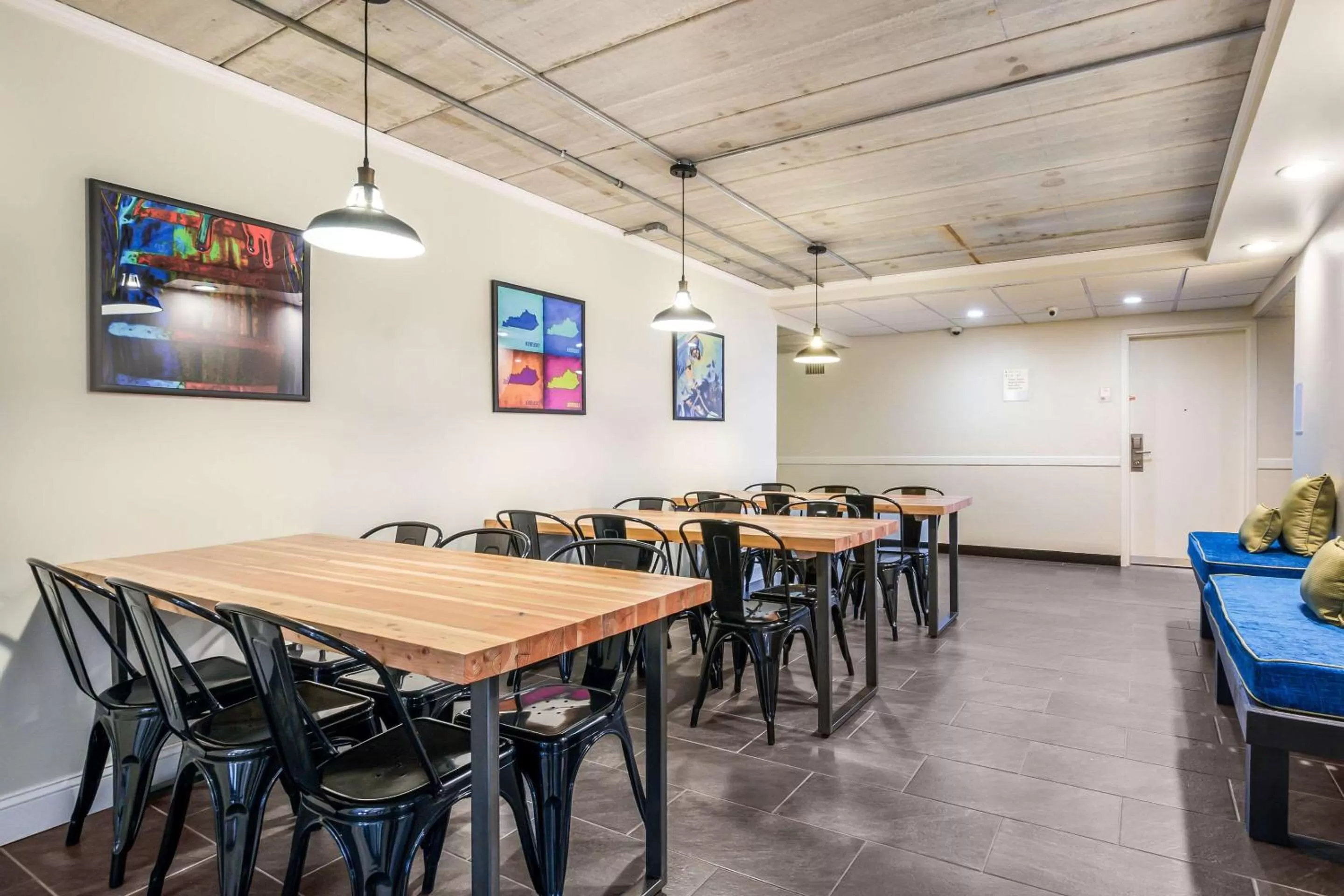 Restaurant/places to eat in Clarion Pointe Richmond North near University