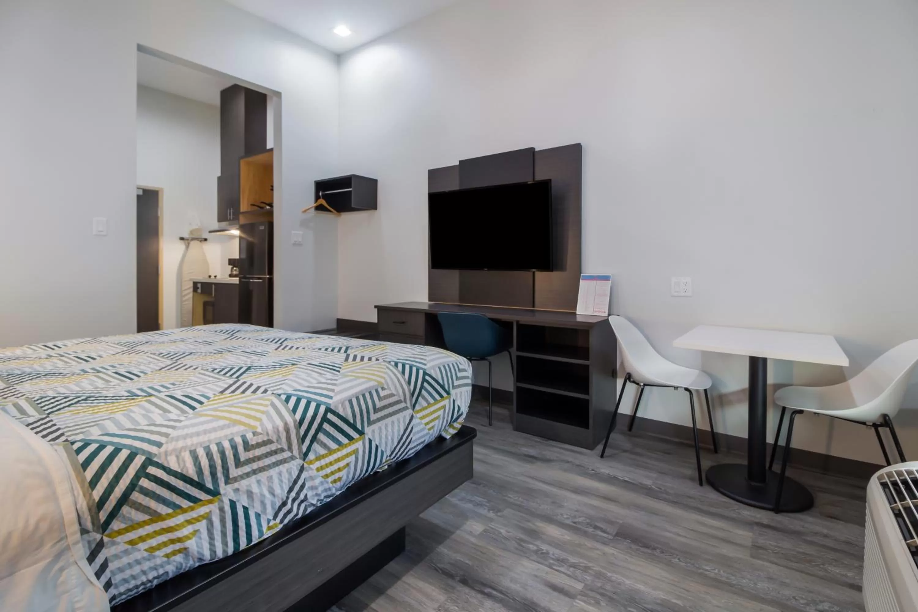 Bed in Studio 6 Katy, Tx