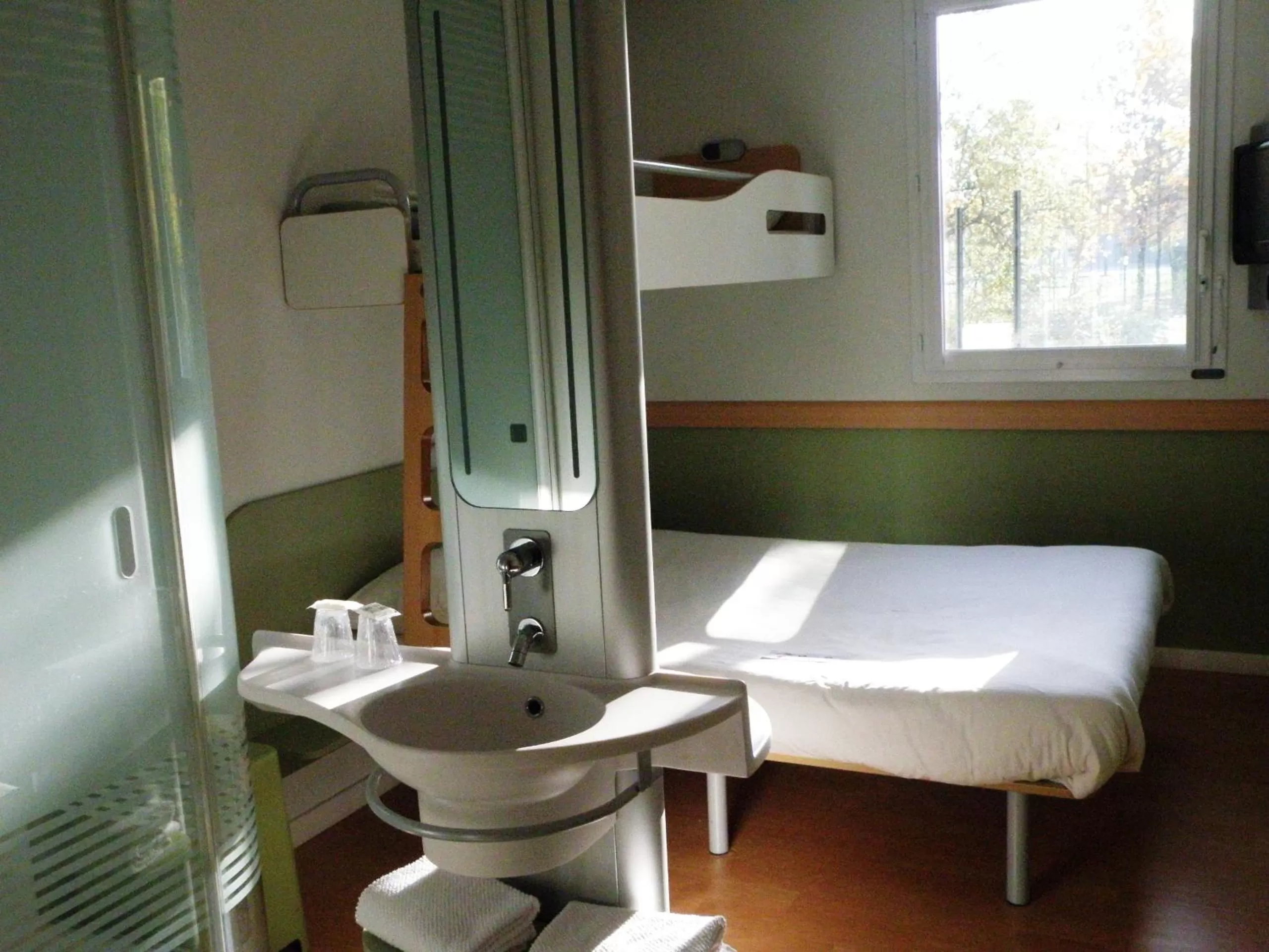 Bed in ibis budget Montauban Les Chaumes