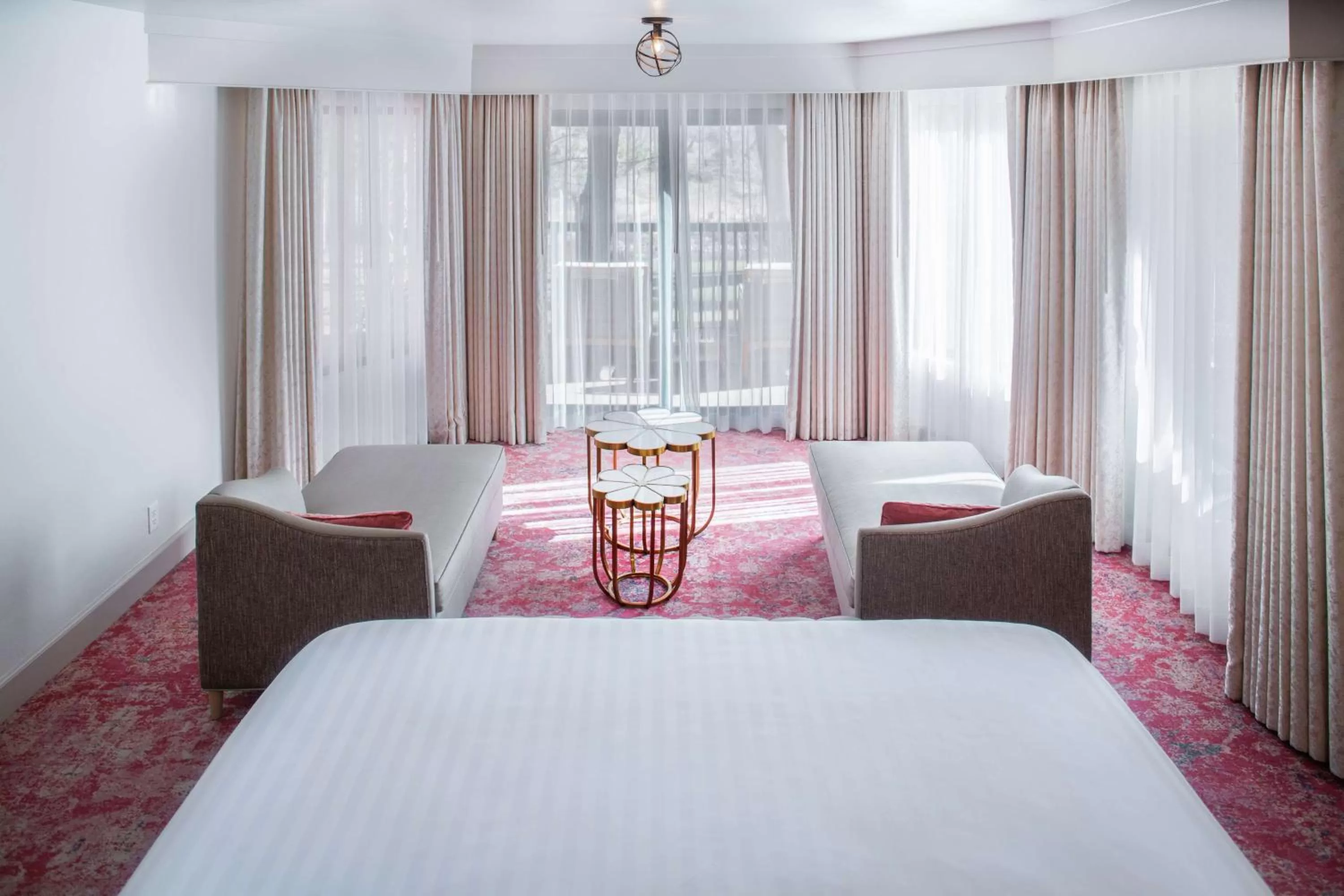 Living room, Bed in Cliffrose Springdale, Curio Collection By Hilton