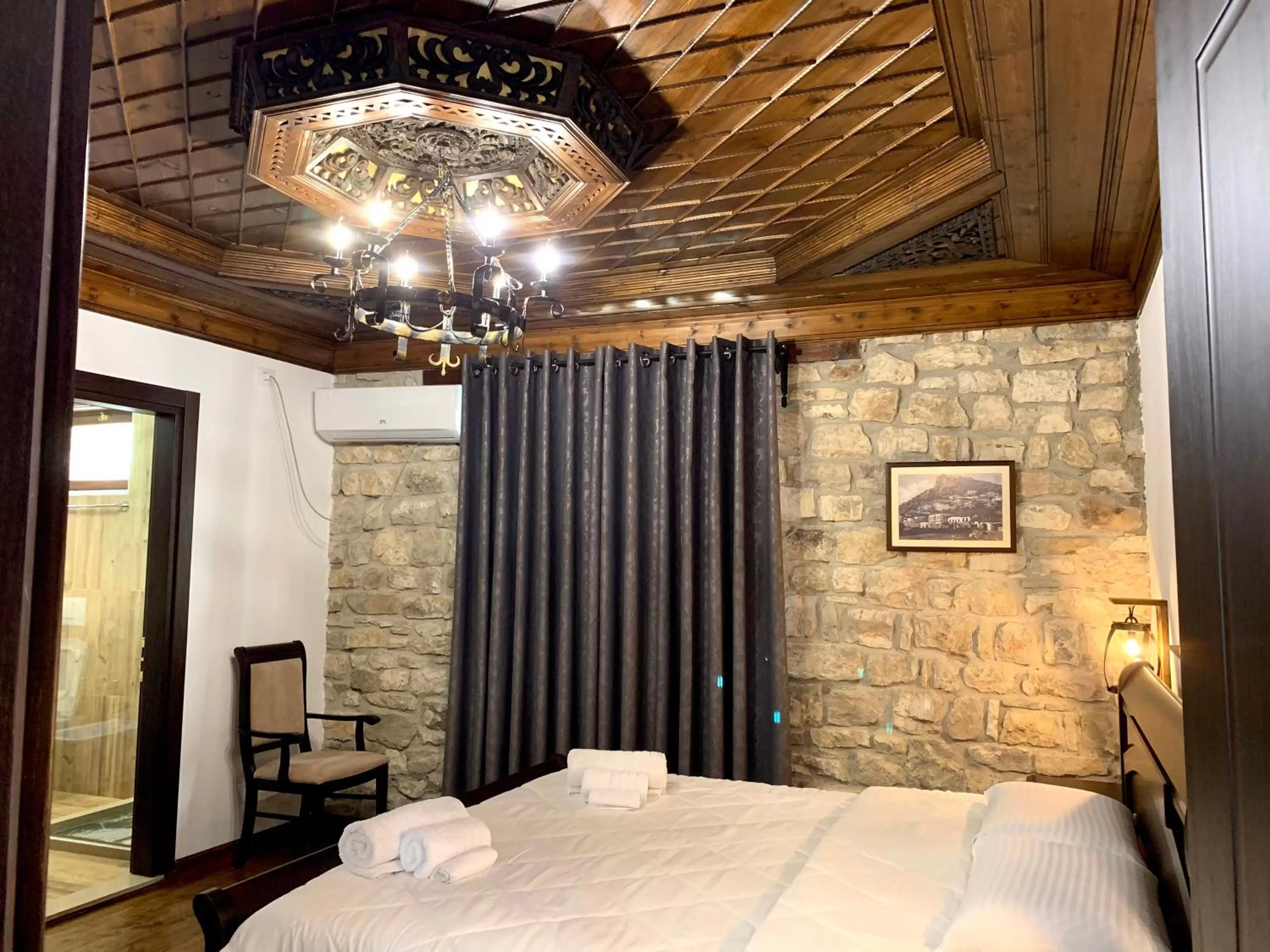 Bed in White House Berat