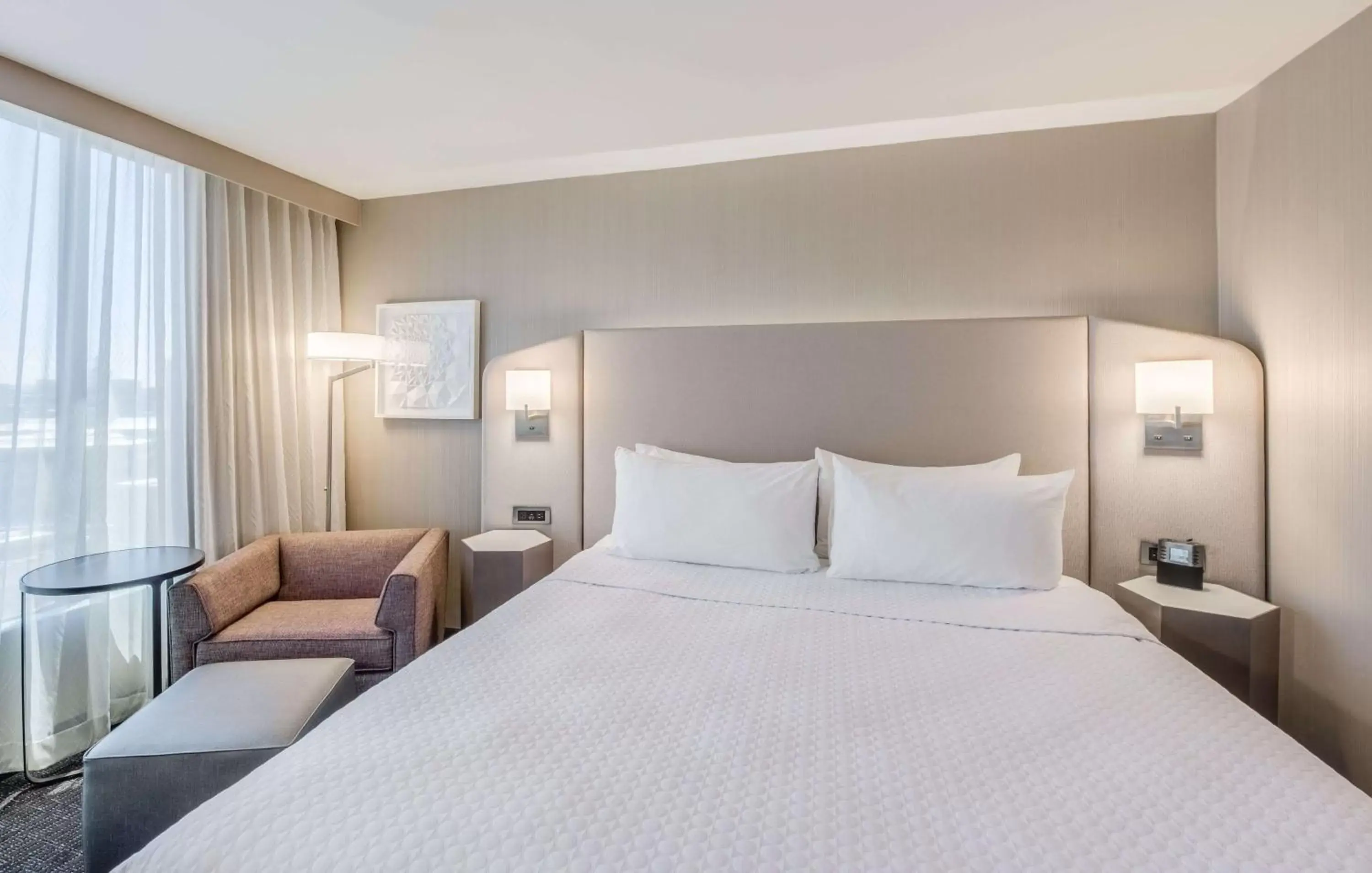 Deluxe Queen Room in Sonesta Denver Downtown Deluxe Queen Room in Sonesta Denver Downtown