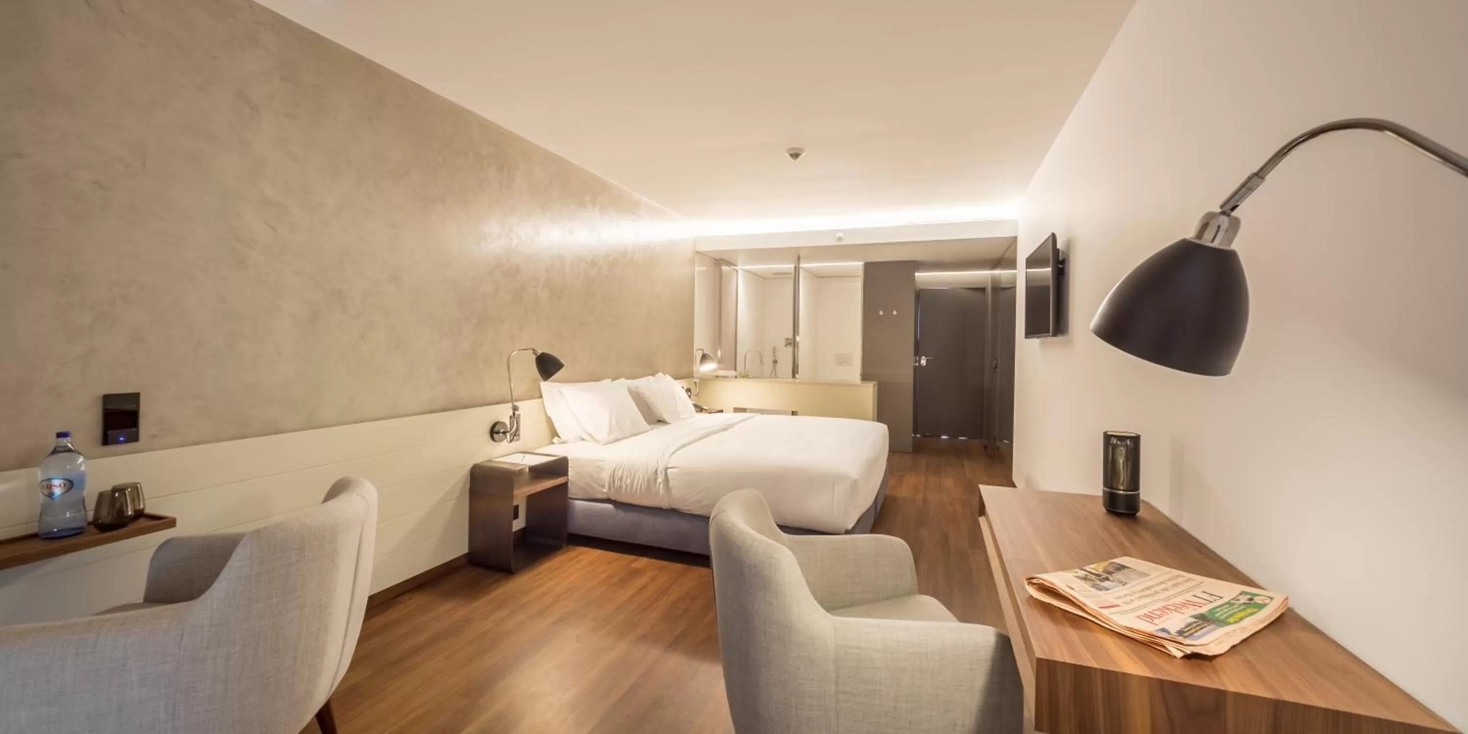 Photo of the whole room, Bed in Lux Lisboa Park