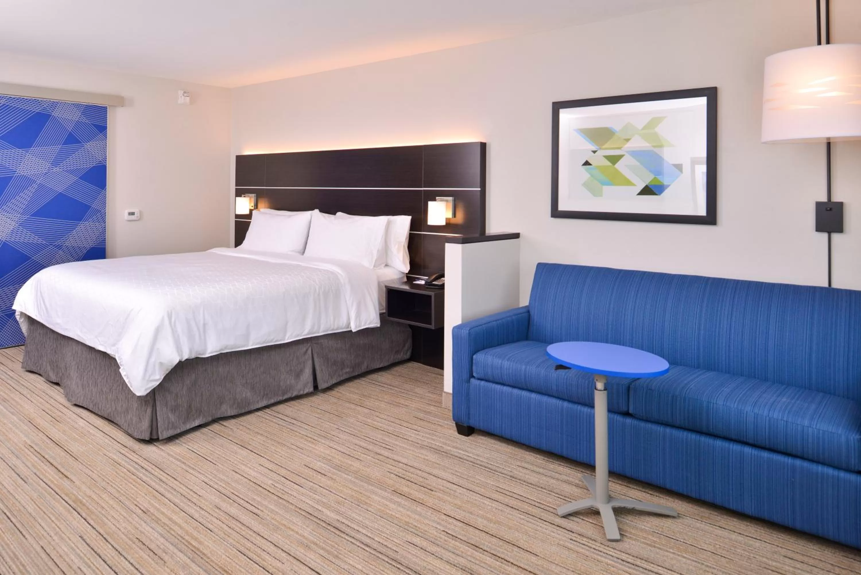 Photo of the whole room, Bed in Holiday Inn Express & Suites - Olathe West by IHG