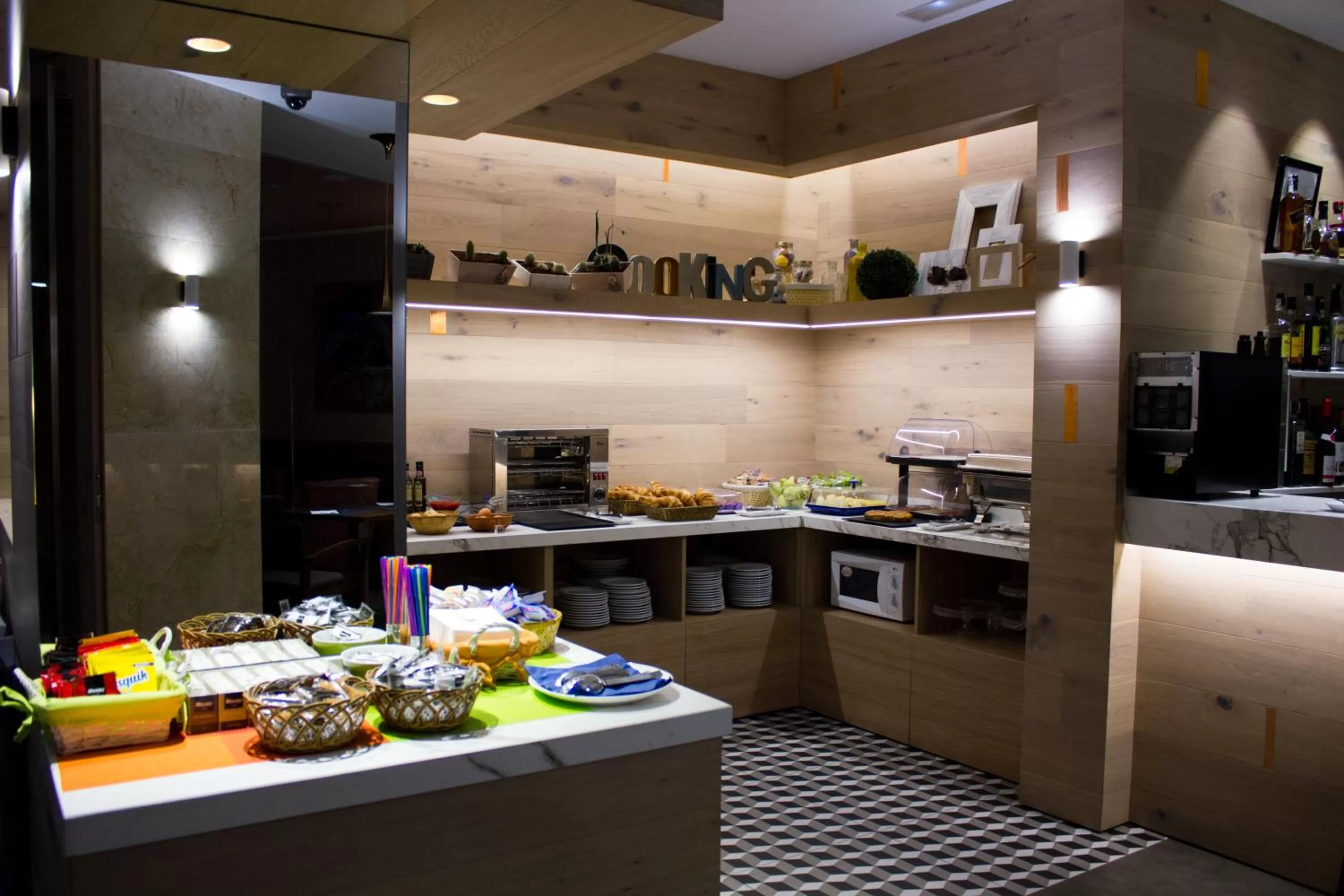 Restaurant/places to eat in Hotel Gran Via