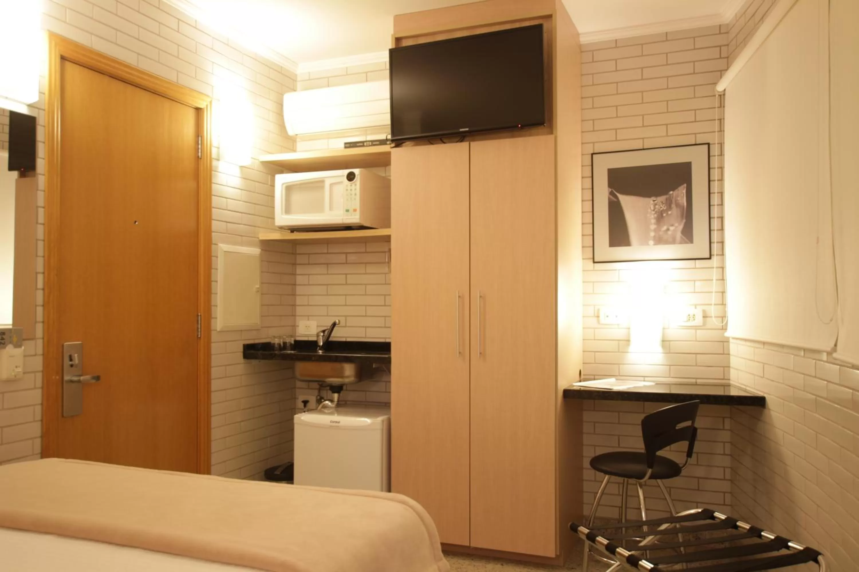 Photo of the whole room in Hotel Confiance Centro Cívico