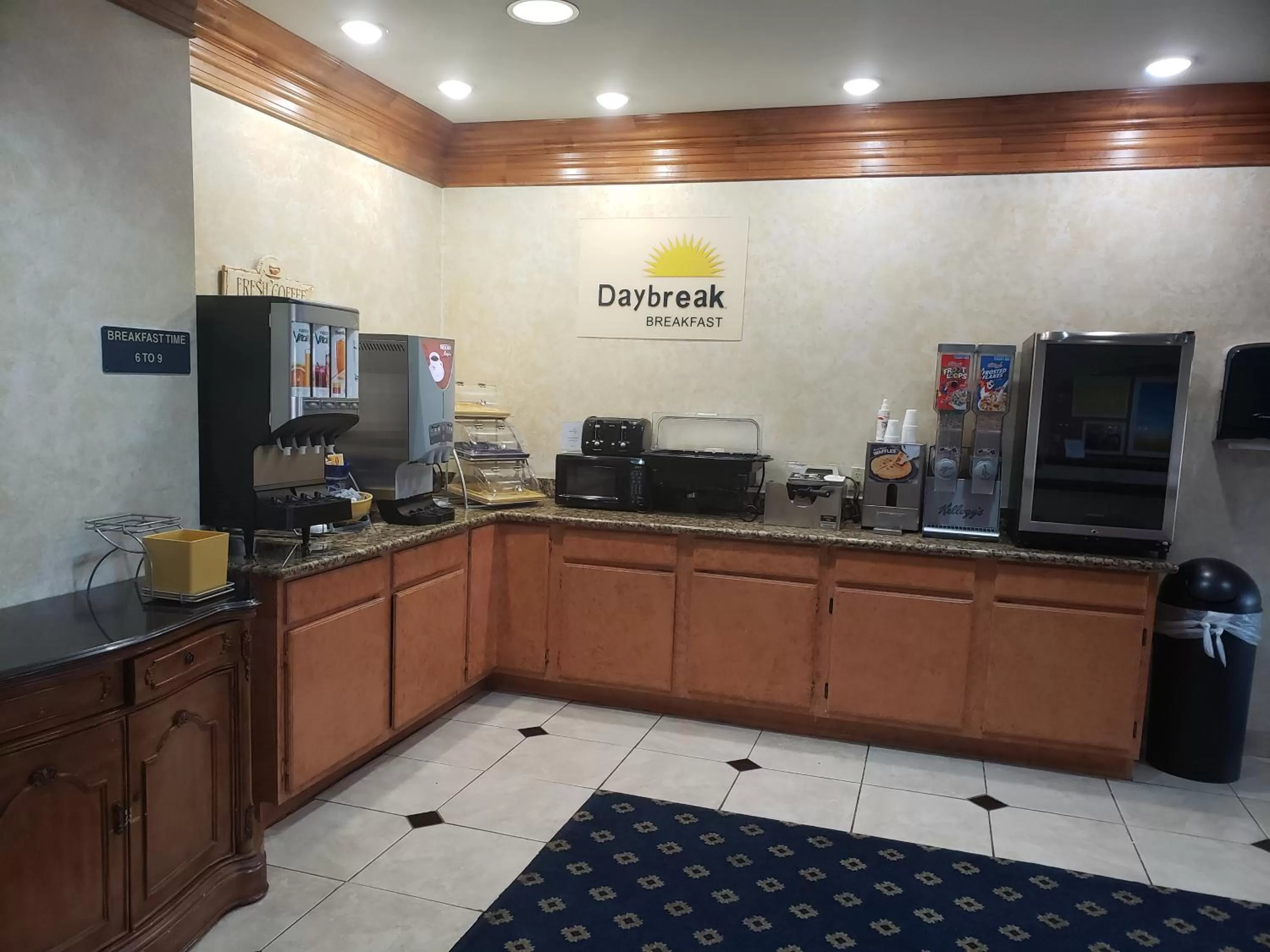 Restaurant/places to eat in Days Inn & Suites by Wyndham Cleburne TX