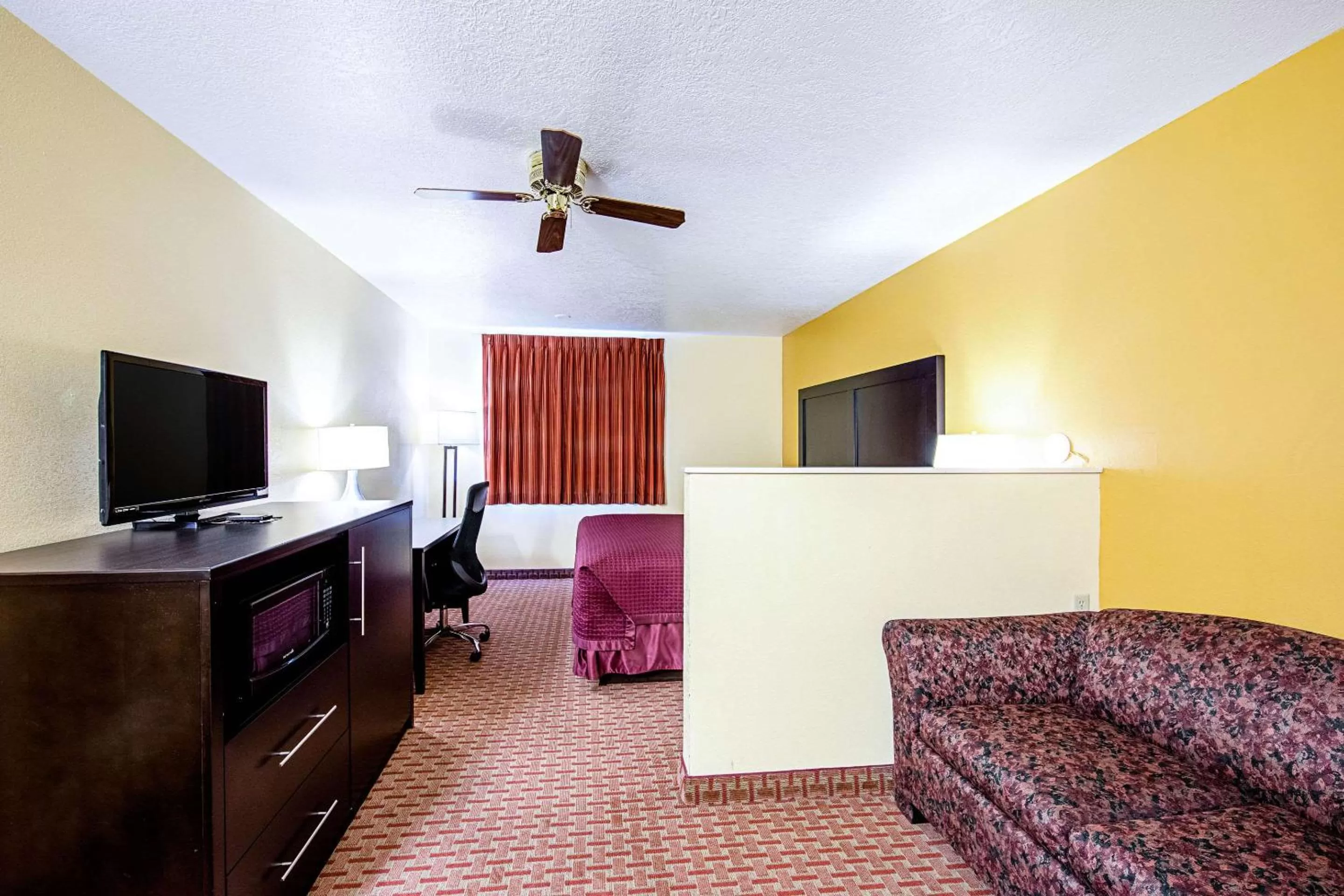 Photo of the whole room in Rodeway Inn & Suites Monticello