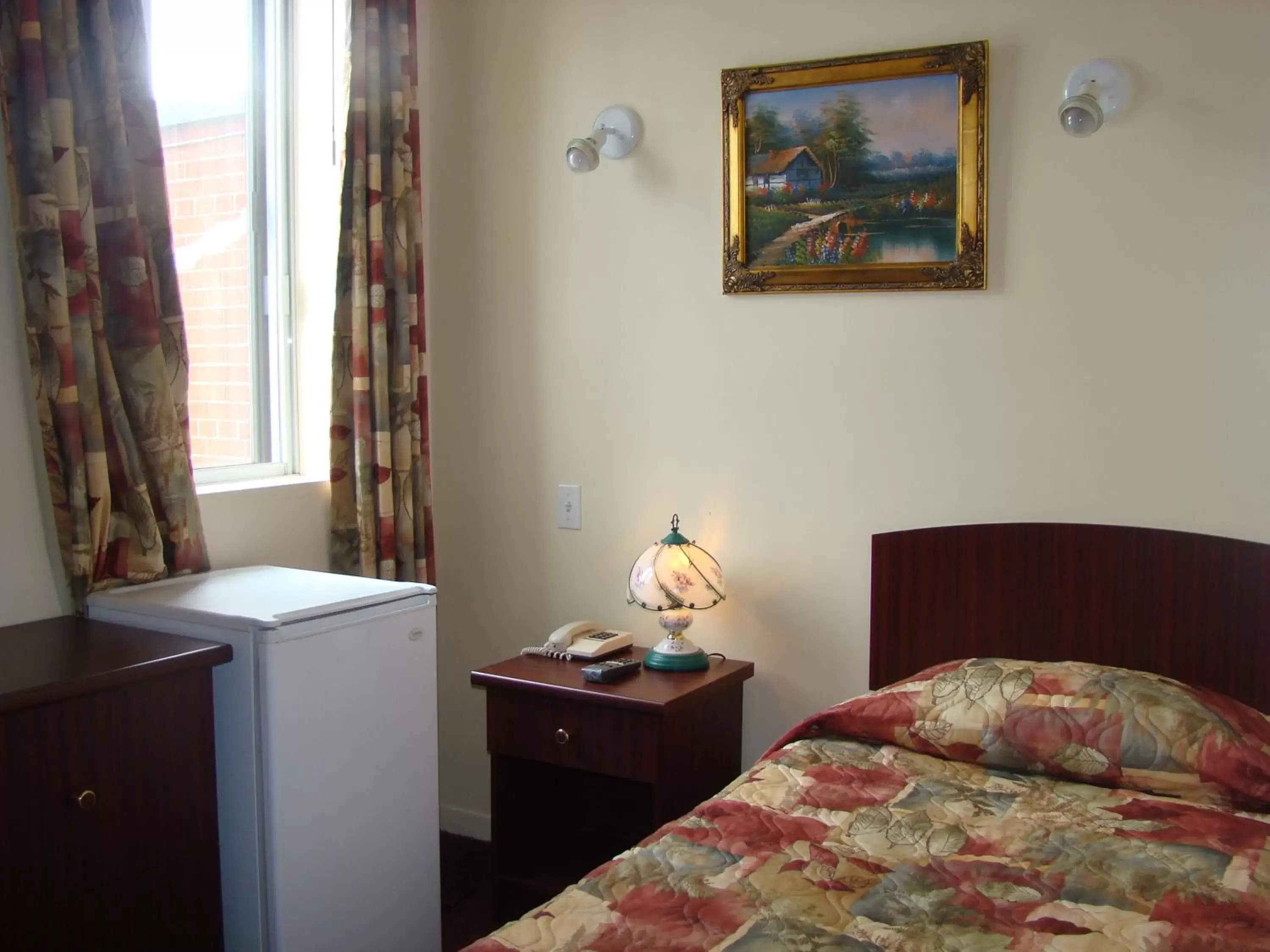 Budget Single Room in Hotel Quartier Latin Budget Single Room in Hotel Quartier Latin