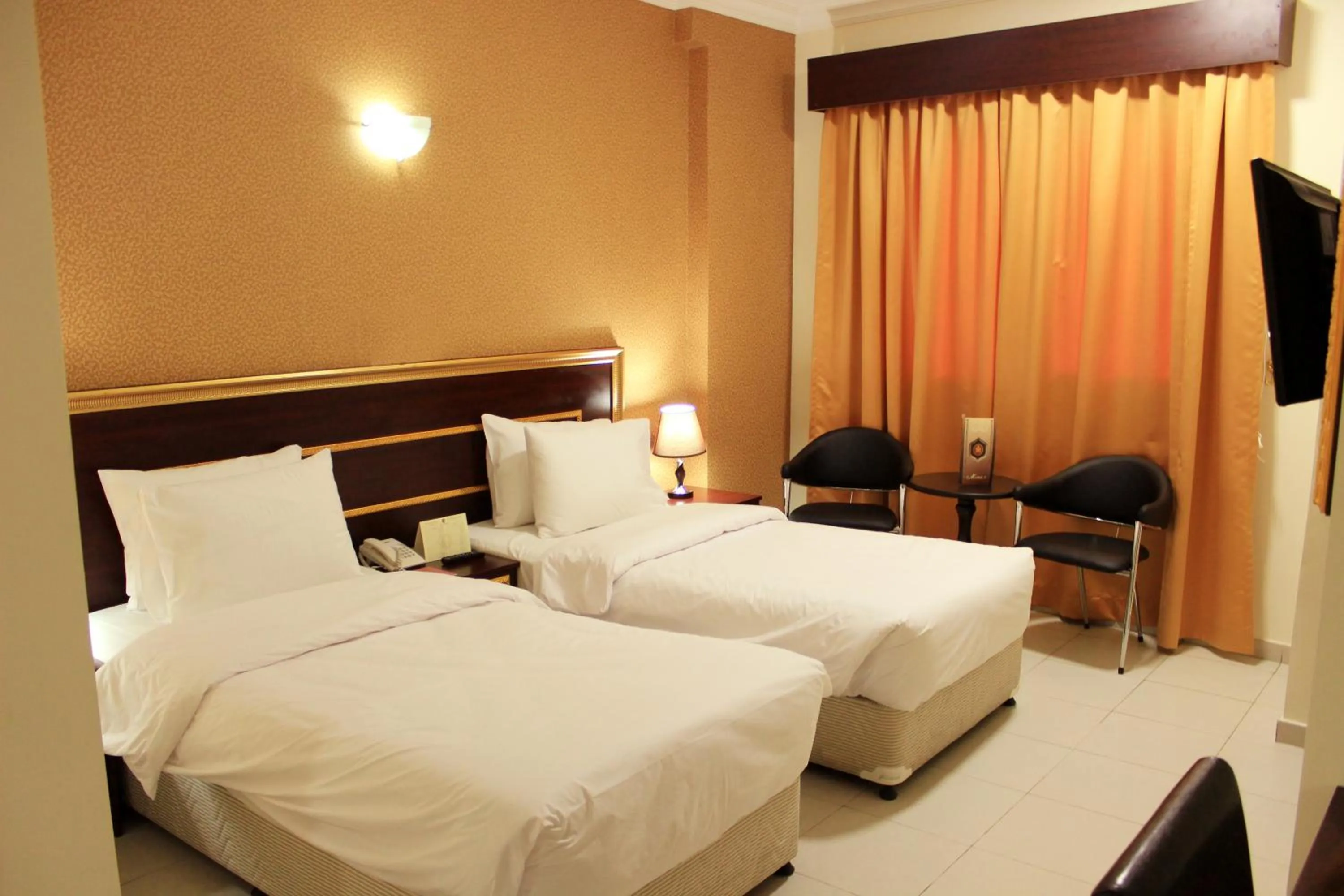 Bedroom, Bed in Montreal Naif Hotel