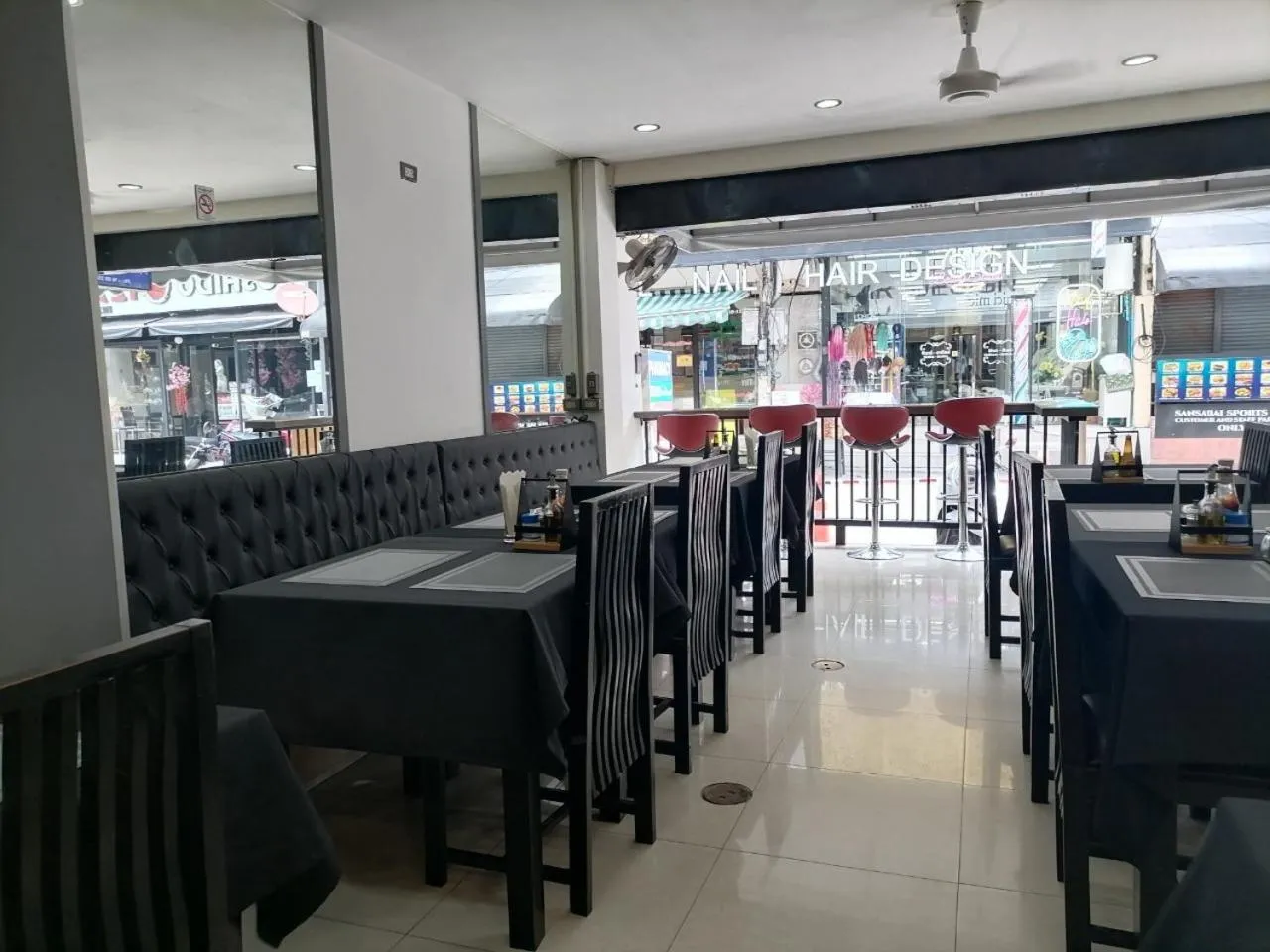 Restaurant/Places to Eat in Amici Miei Hotel (SHA Certified)