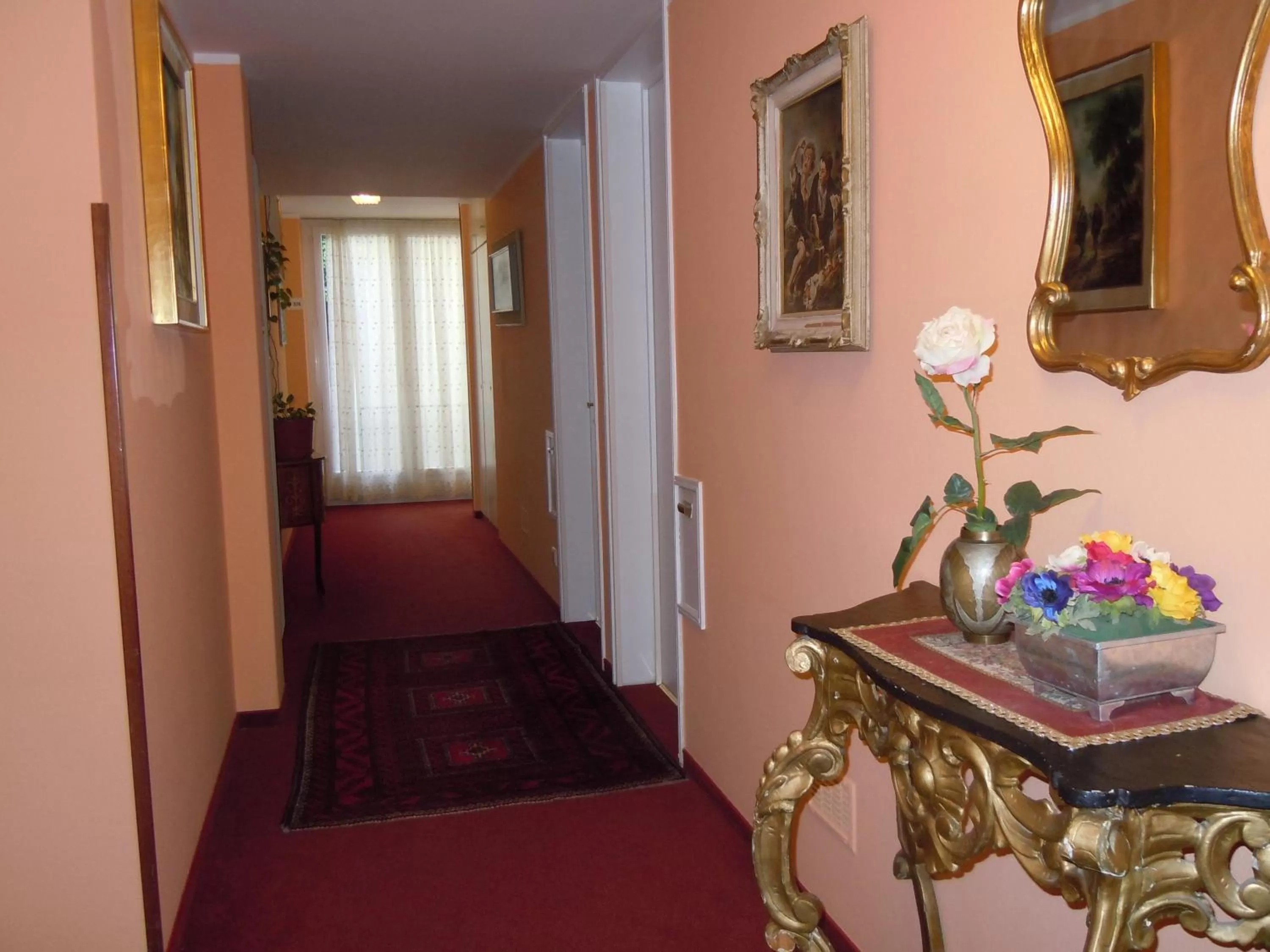 Communal lounge/ TV room in Swiss Lodge Nassa Garni