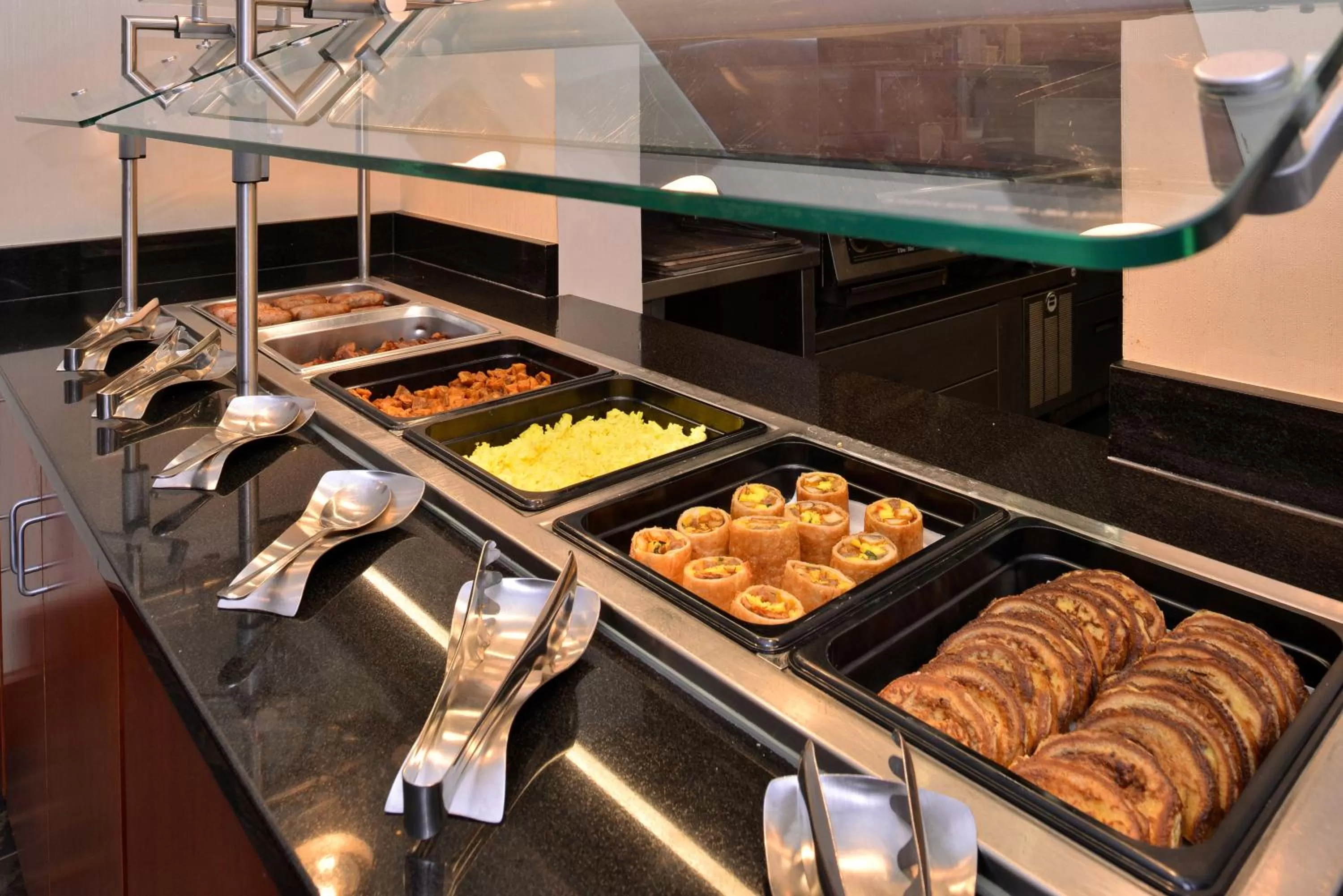 Breakfast in Holiday Inn Madison at The American Center by IHG