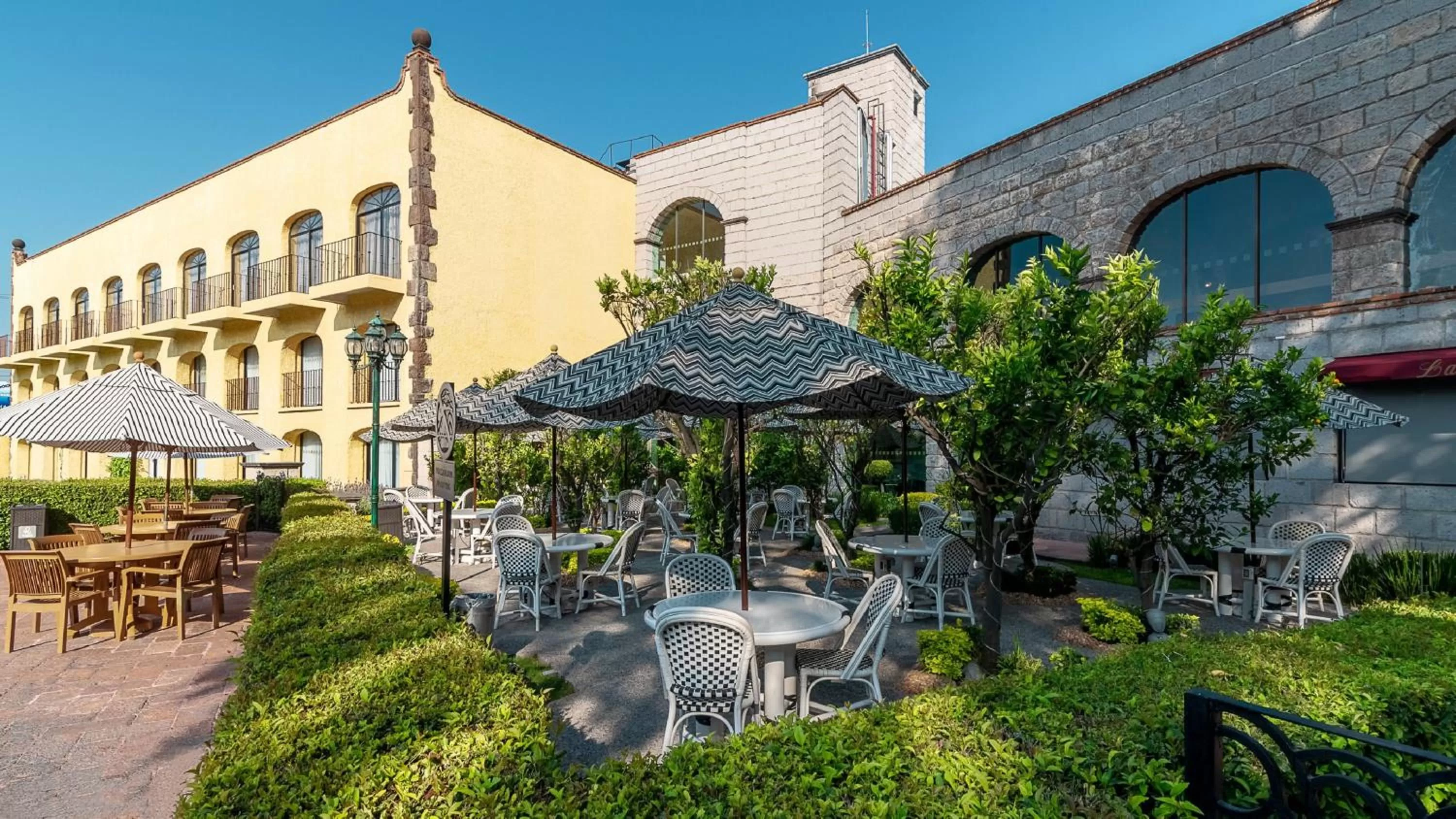 Restaurant/places to eat in Holiday Inn Queretaro Centro Historico by IHG