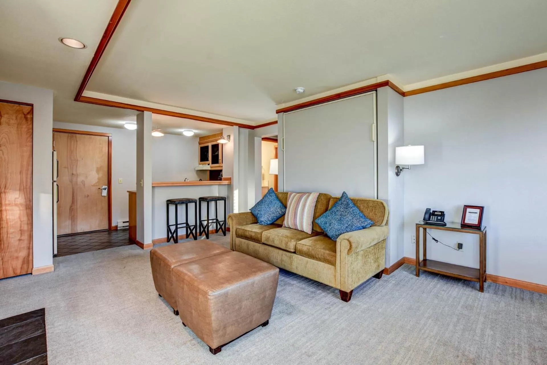 kitchen, Seating Area in The Waves