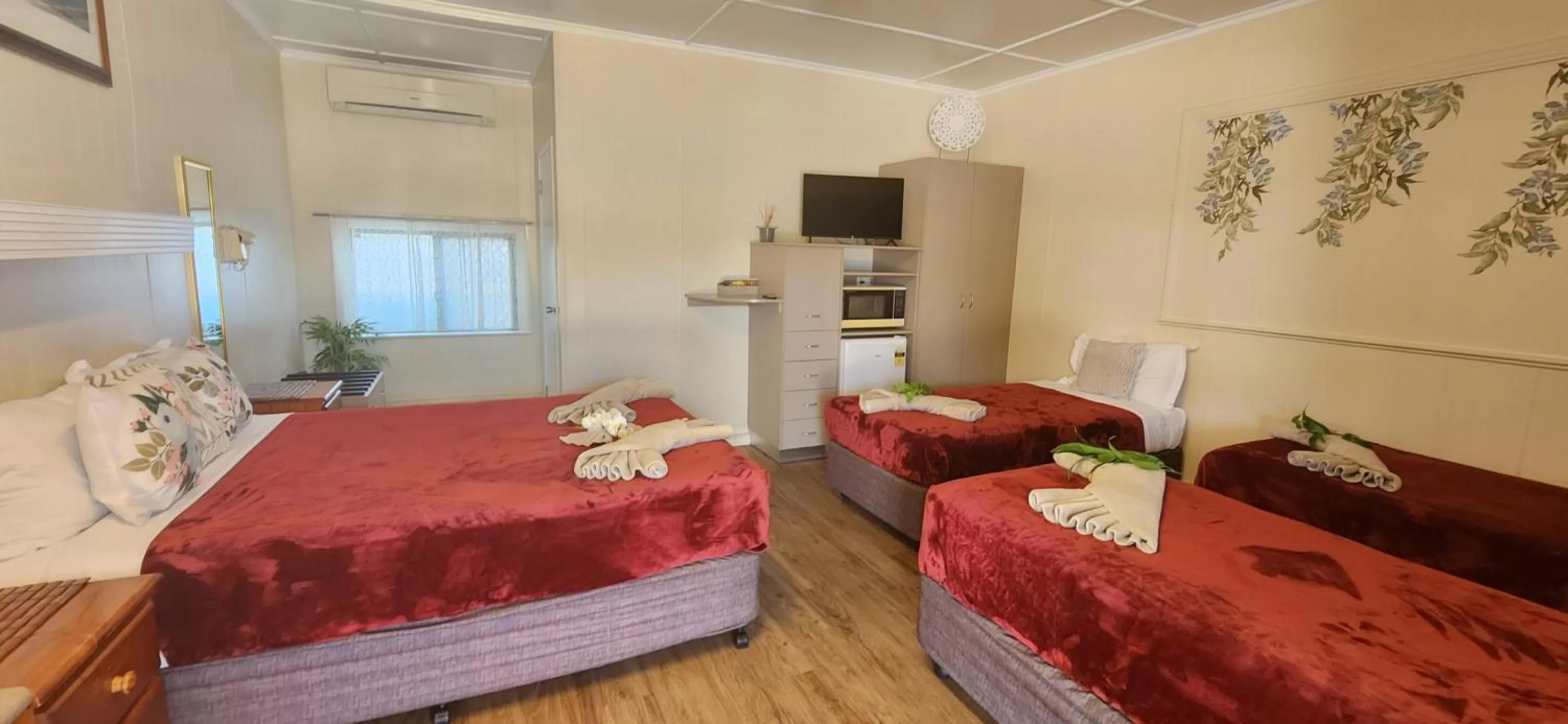 TV and multimedia, Bed in Charters Towers Motel