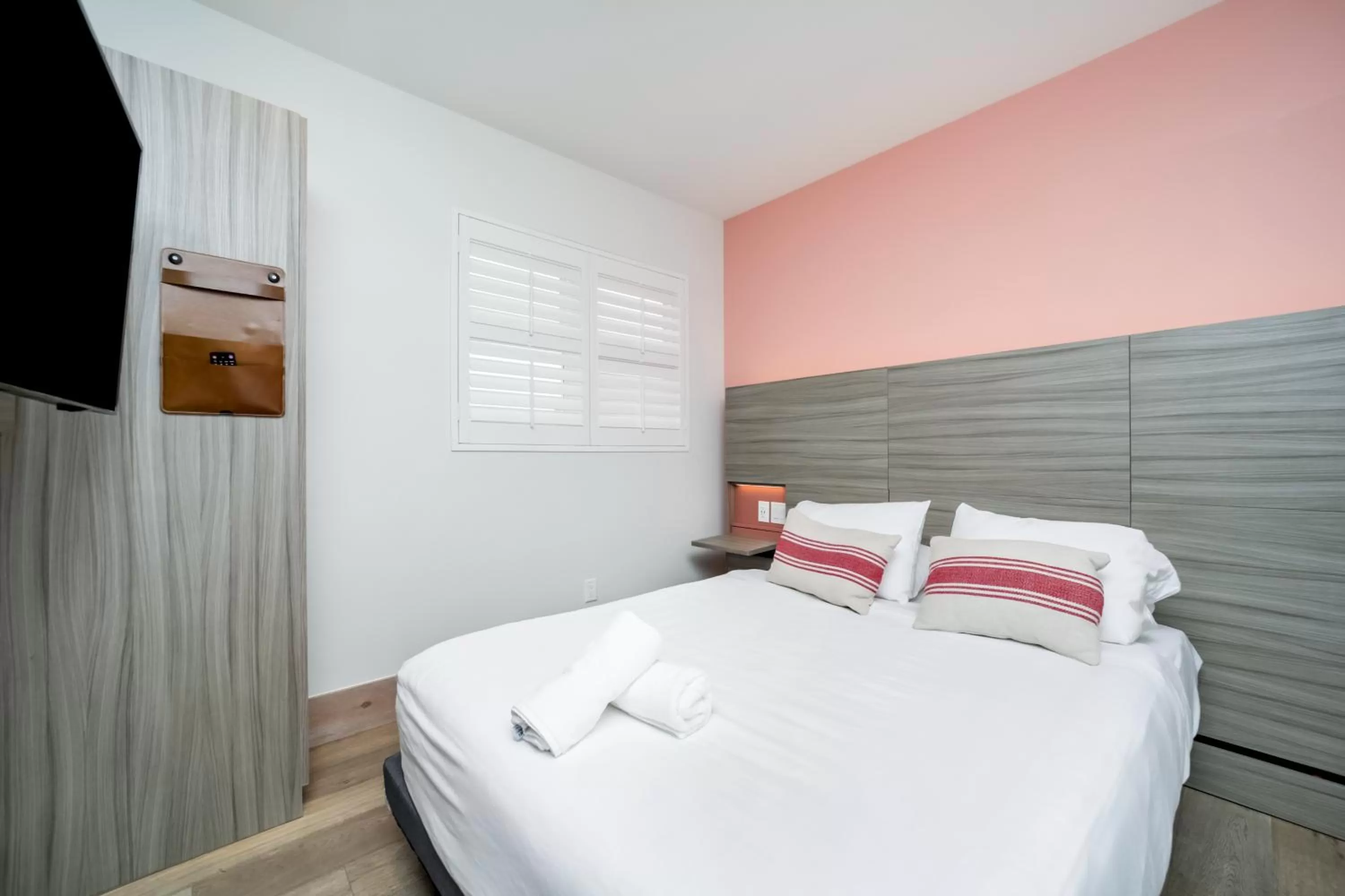 Bed in The Julia Hotel