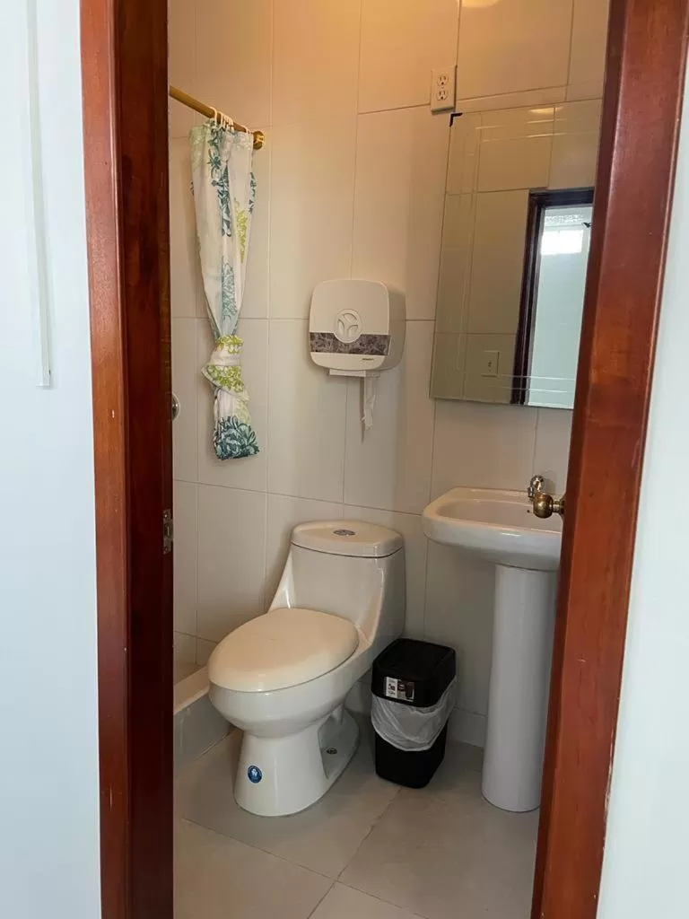 Bathroom in Hostal Carliza