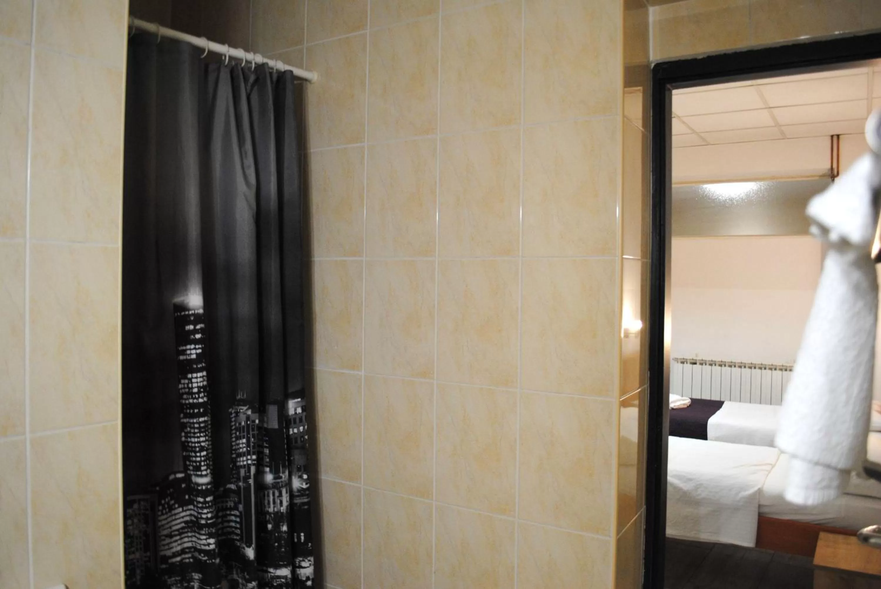 Bathroom, Bed in Hotel Fala Zagreb