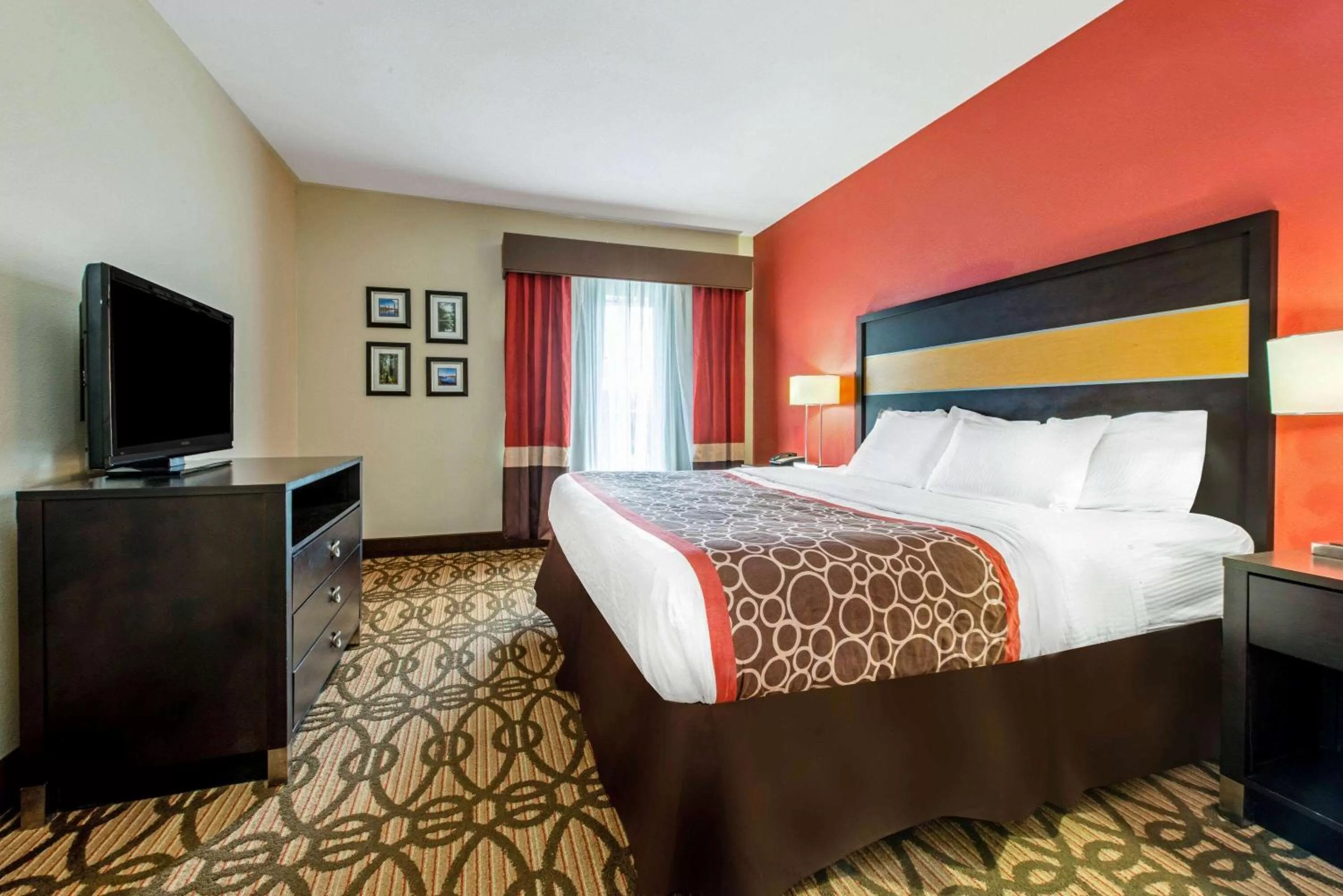 Photo of the whole room, Bed in La Quinta by Wyndham Leesville Ft. Polk