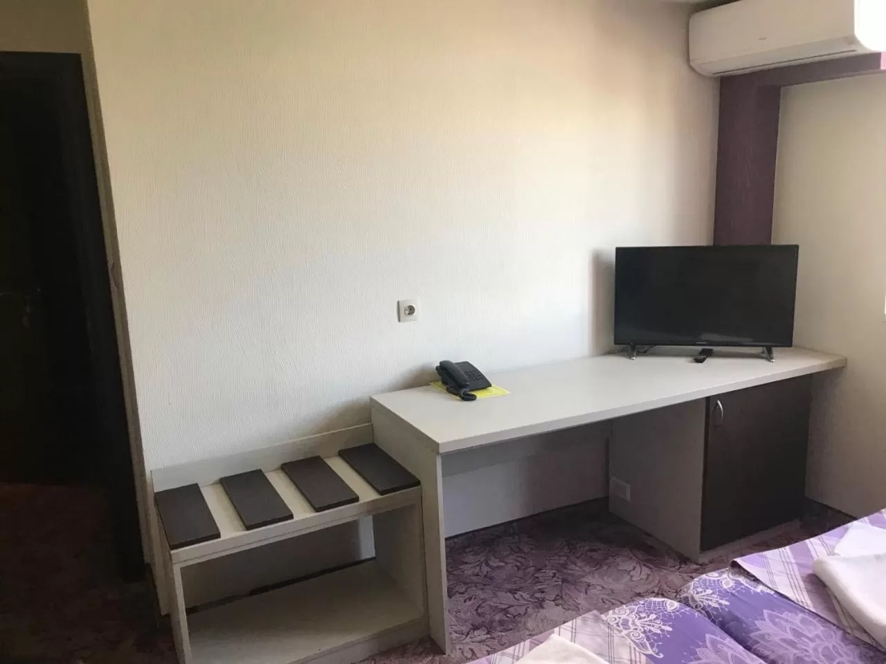 Photo of the whole room, TV/Entertainment Center in Casa Blanca