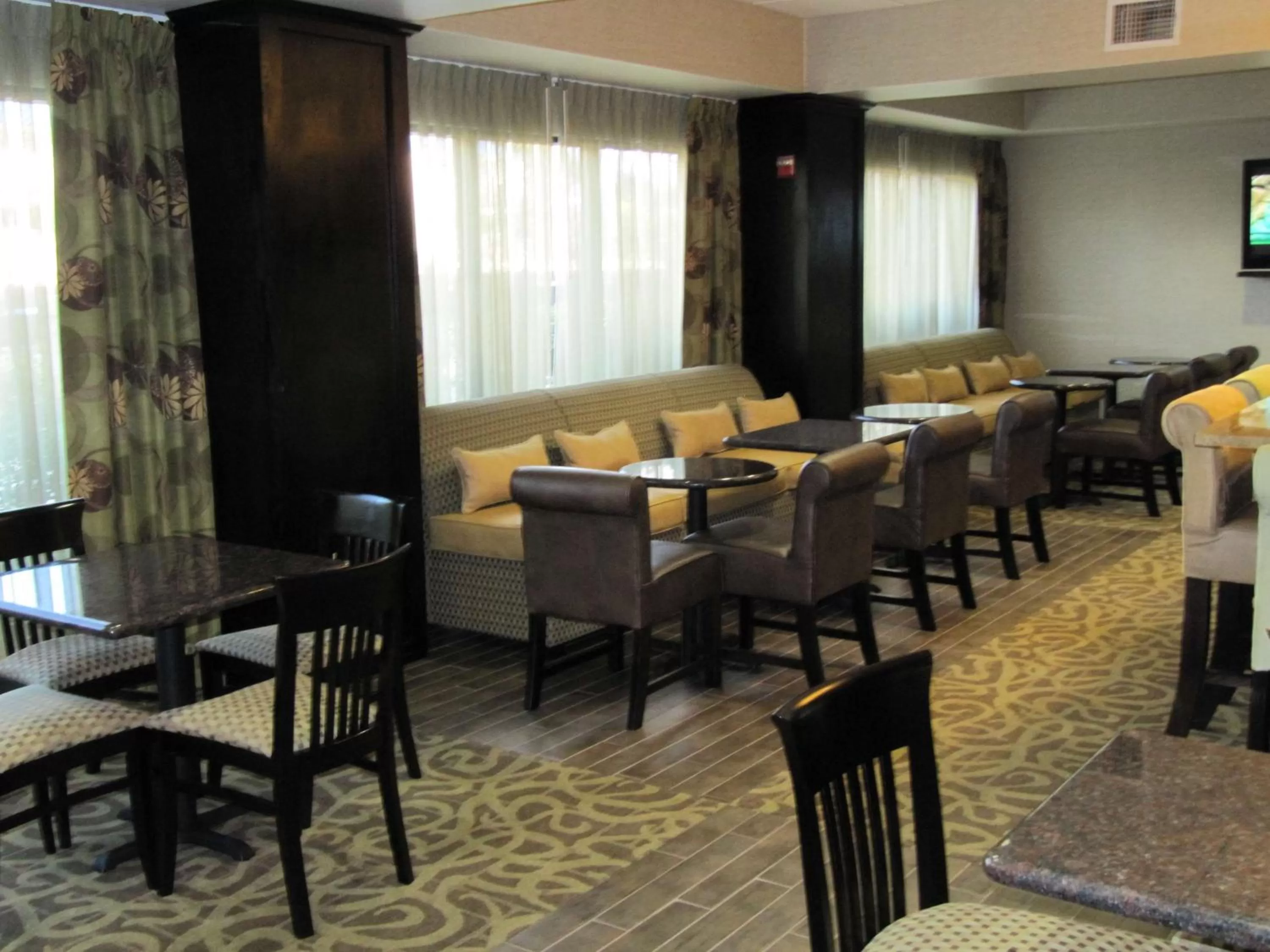 Lobby or reception in Hampton Inn Lindale/Tyler