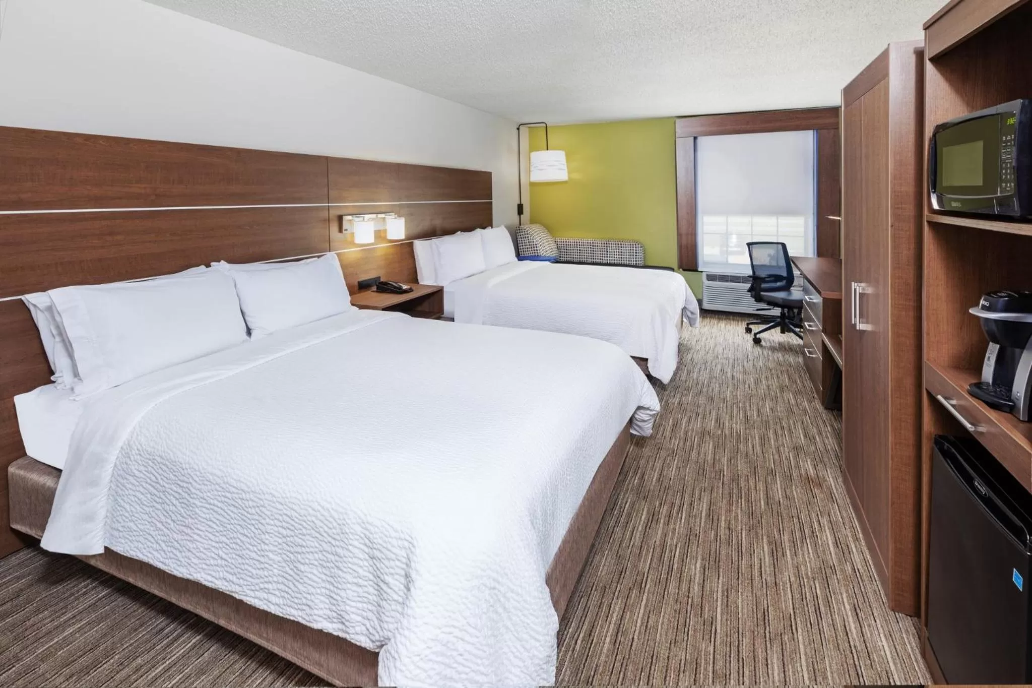 Photo of the whole room, Bed in Holiday Inn Express & Suites Sulphur - Lake Charles by IHG