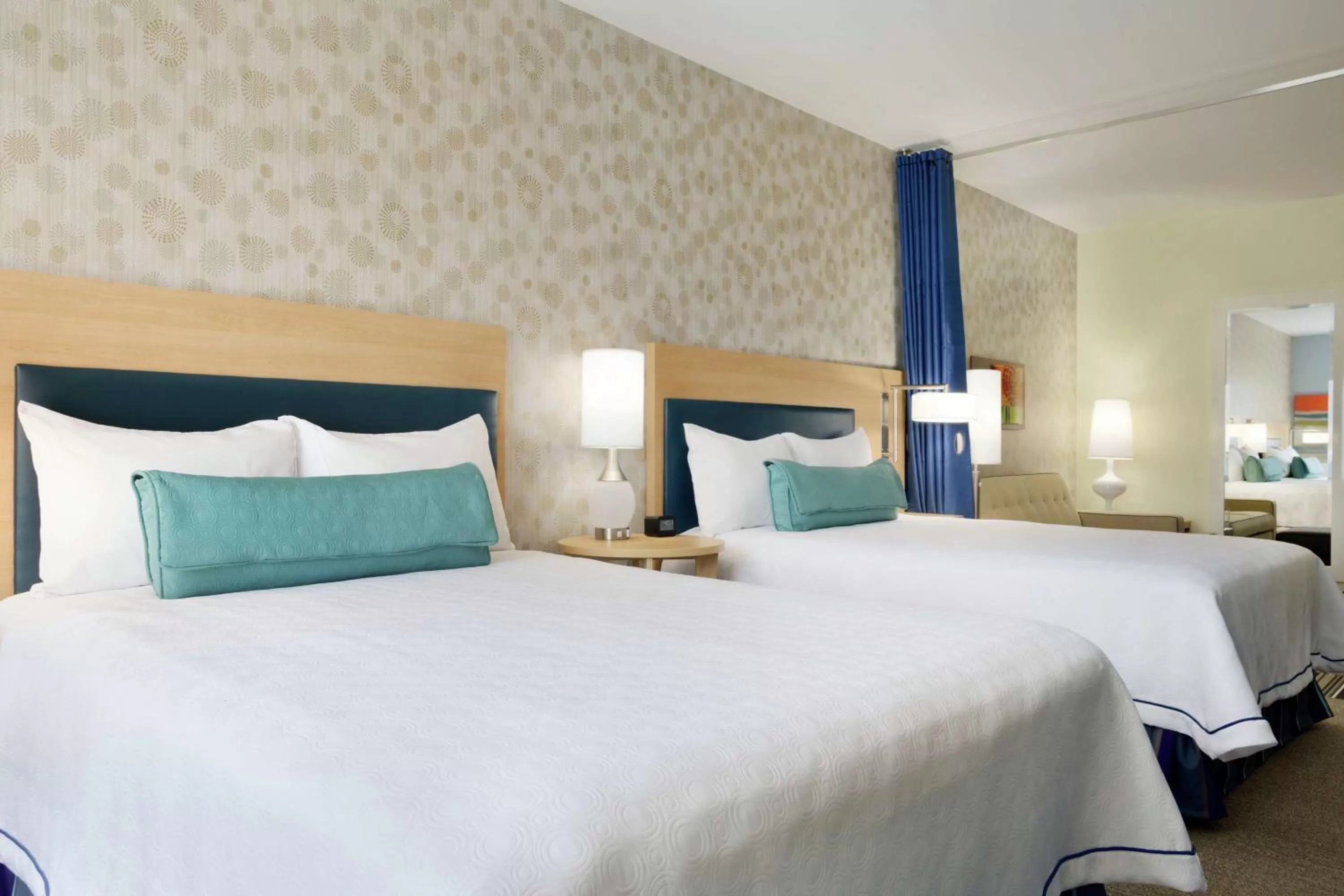 Living room, Bed in Home2 Suites By Hilton McAllen