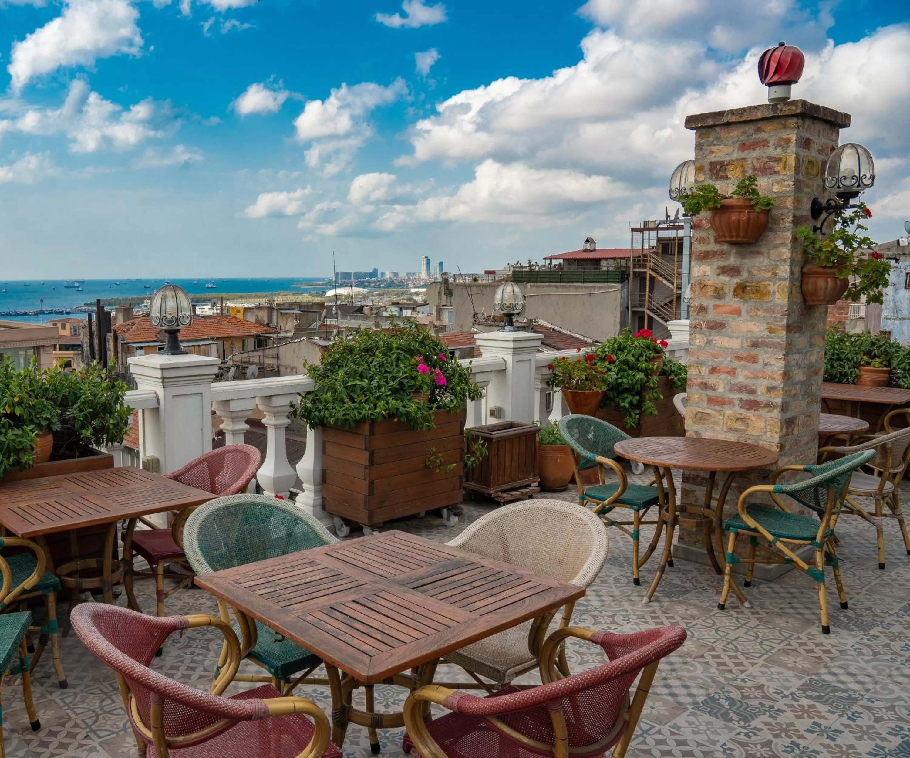 Patio in Hotel Niles Istanbul