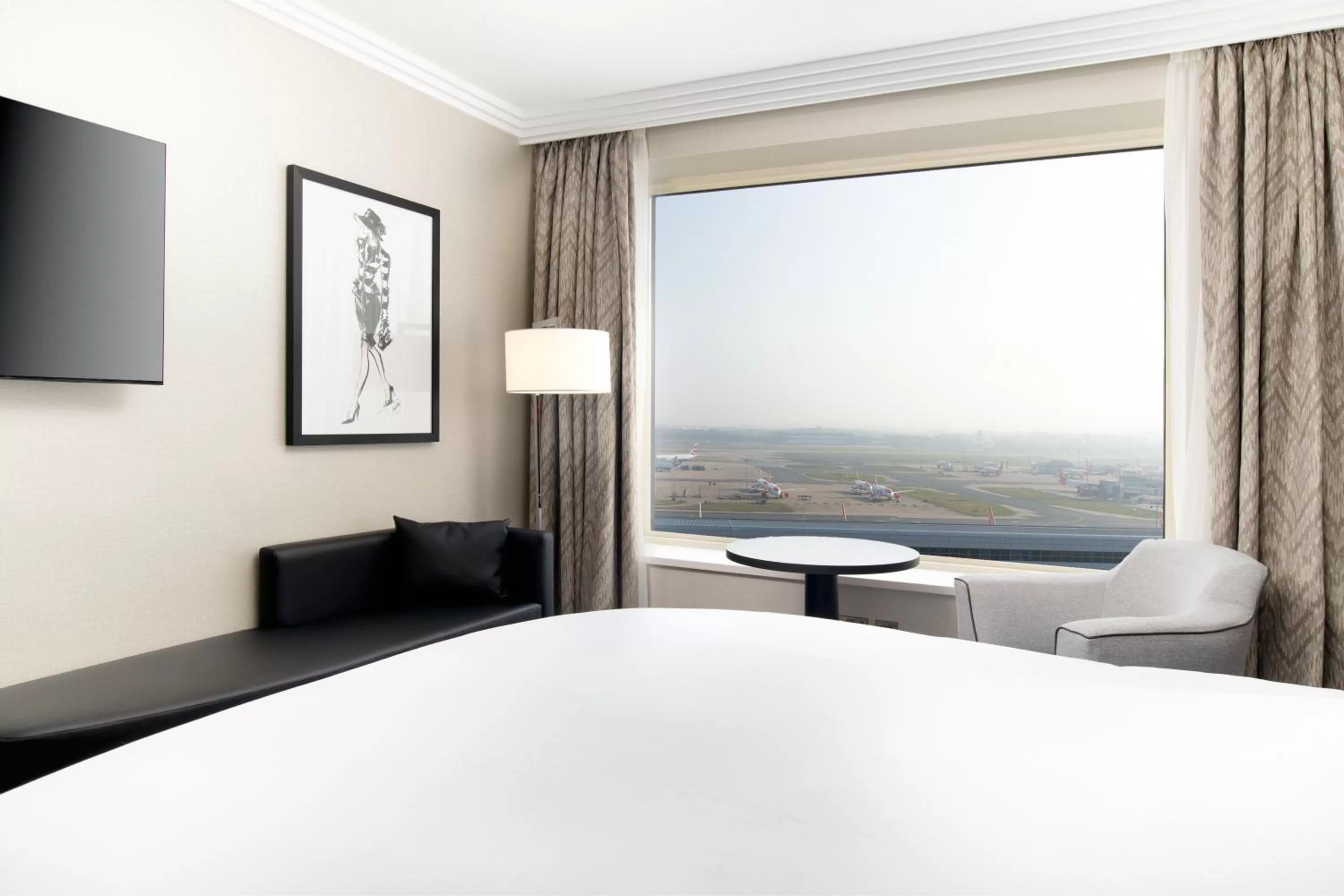 Bed in Sofitel London Gatwick