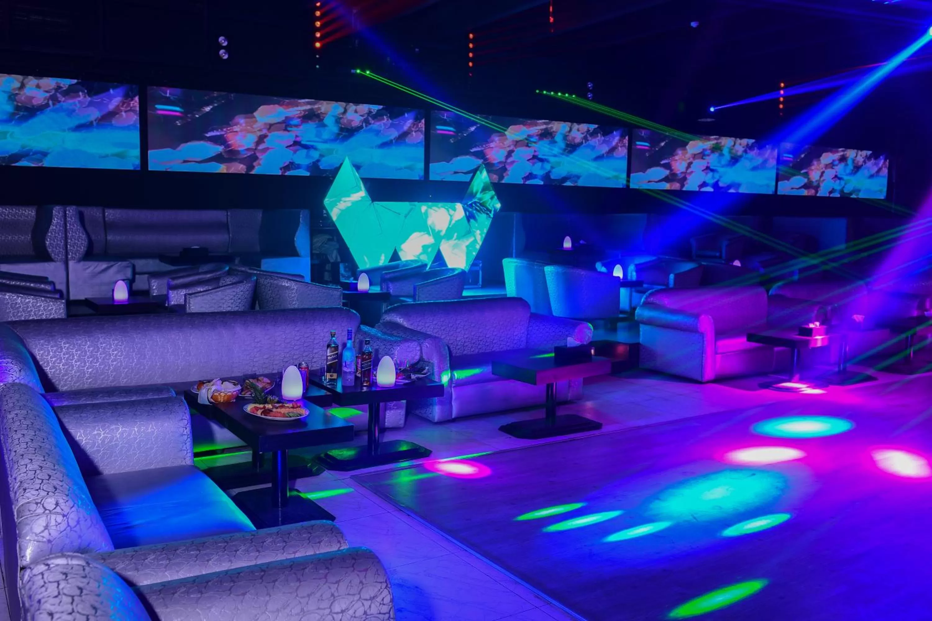 Nightclub / DJ in La Rosa Hotel, Juffair