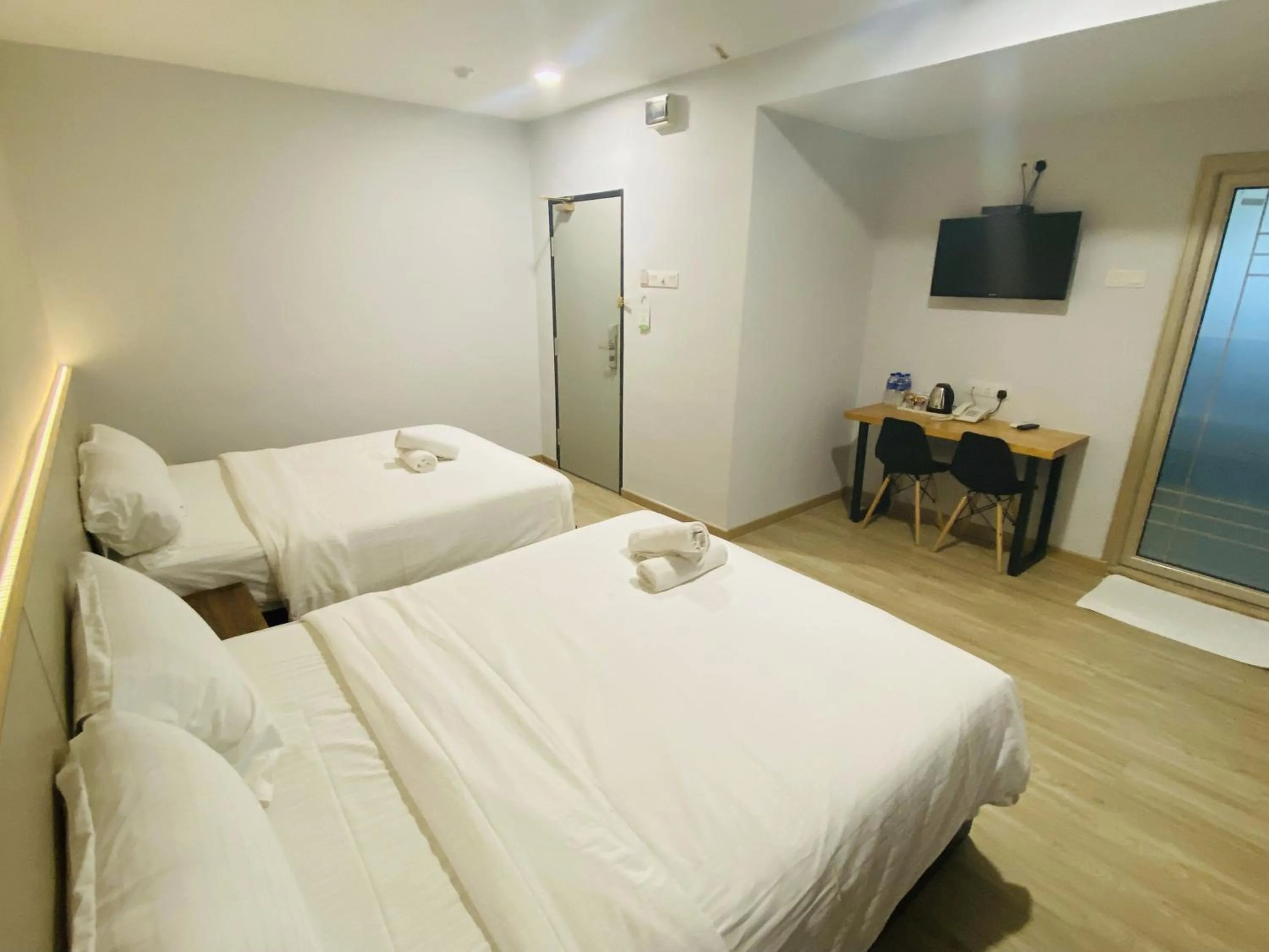 Photo of the whole room, Bed in Hotel U and Me