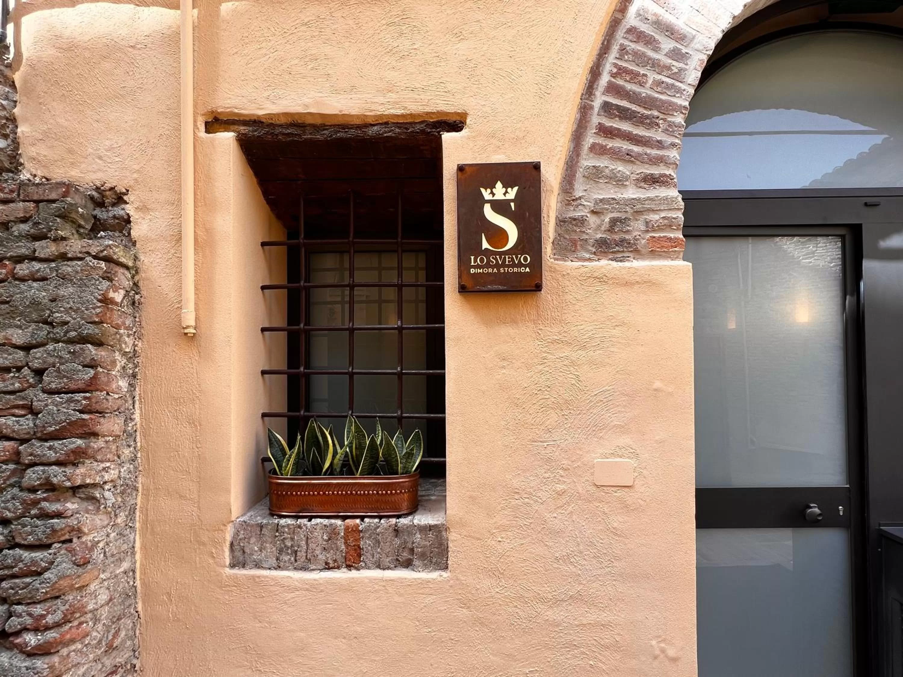 Property logo or sign in Dimora Storica Lo Svevo