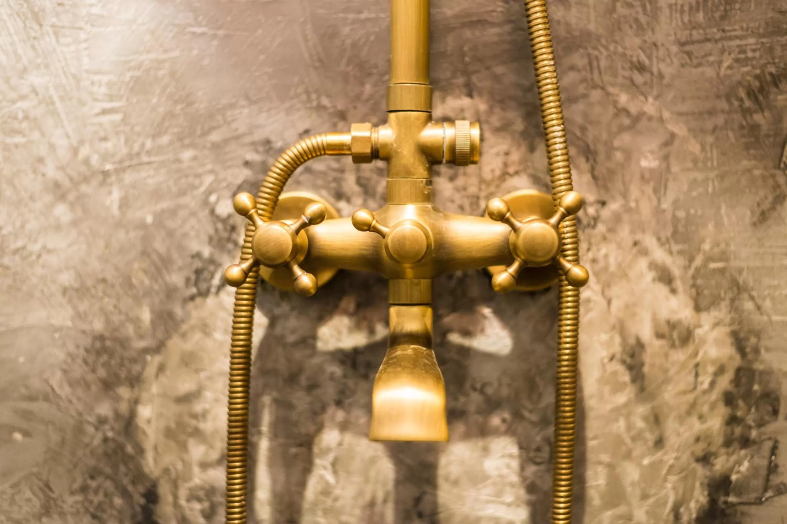 Shower in Huan Amphan