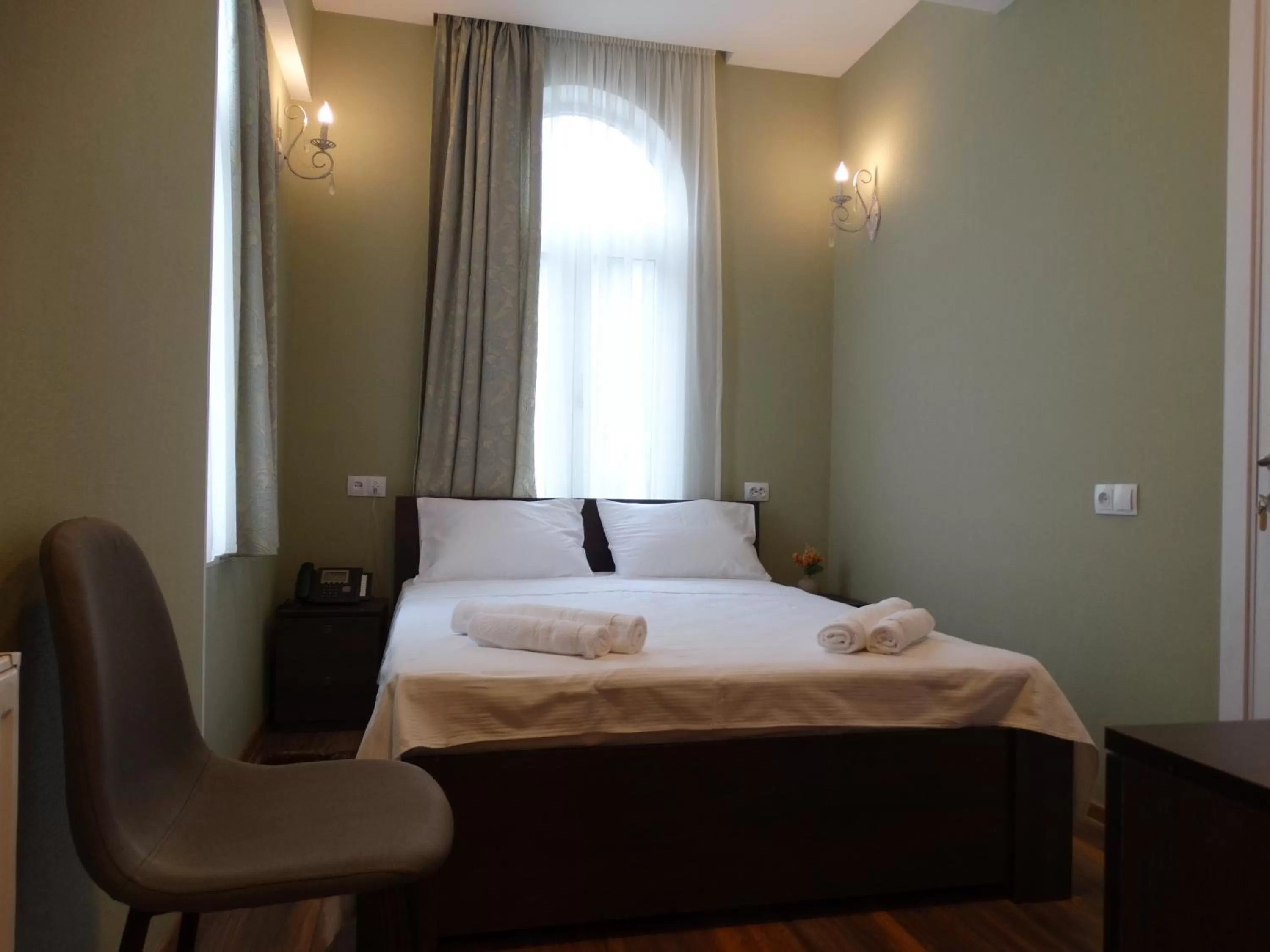 Photo of the whole room, Bed in Hotel Boutique IVERIA