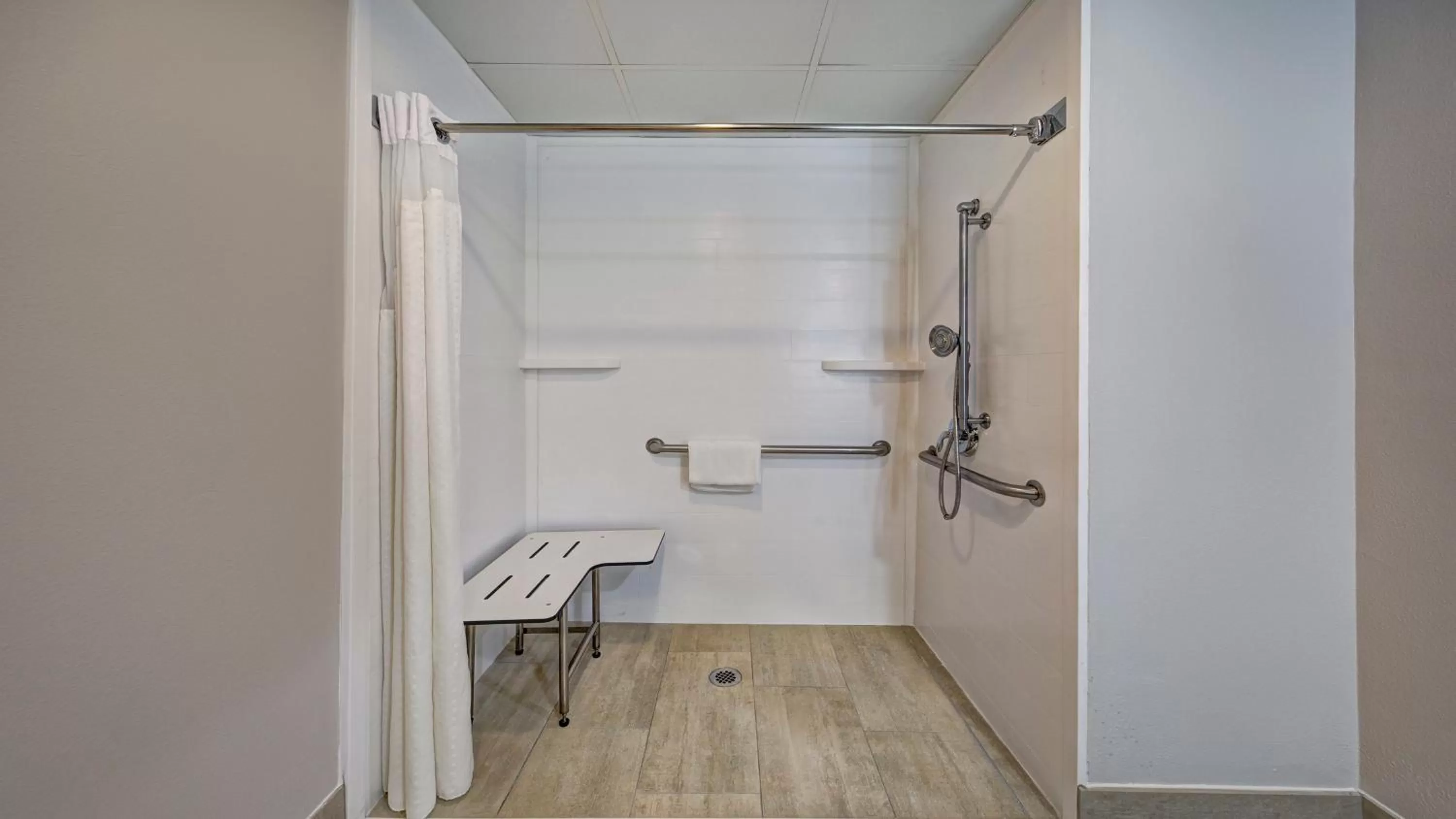 Bathroom in Holiday Inn Express & Suites Crossville by IHG