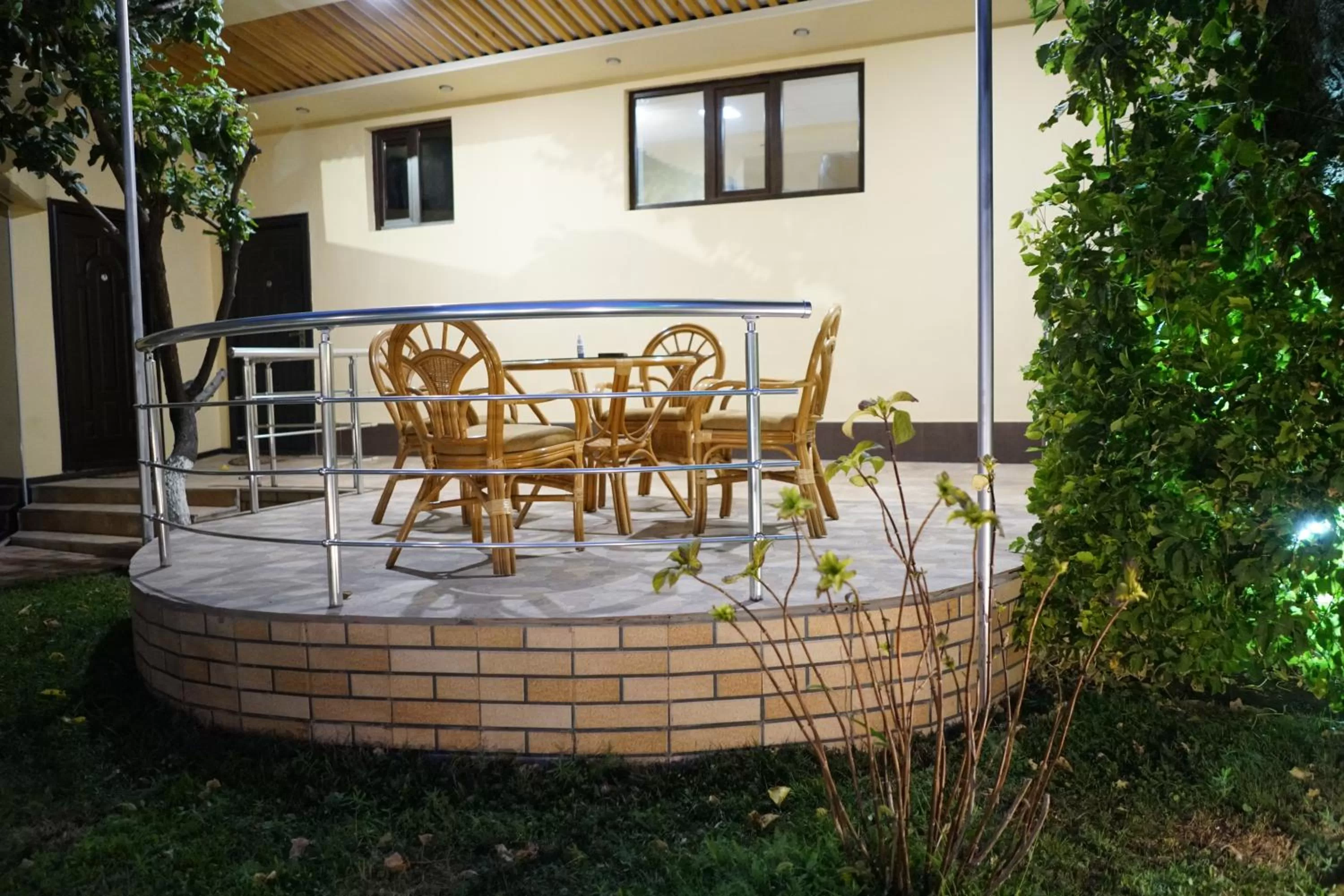 Restaurant/places to eat in Elkoaparthotel