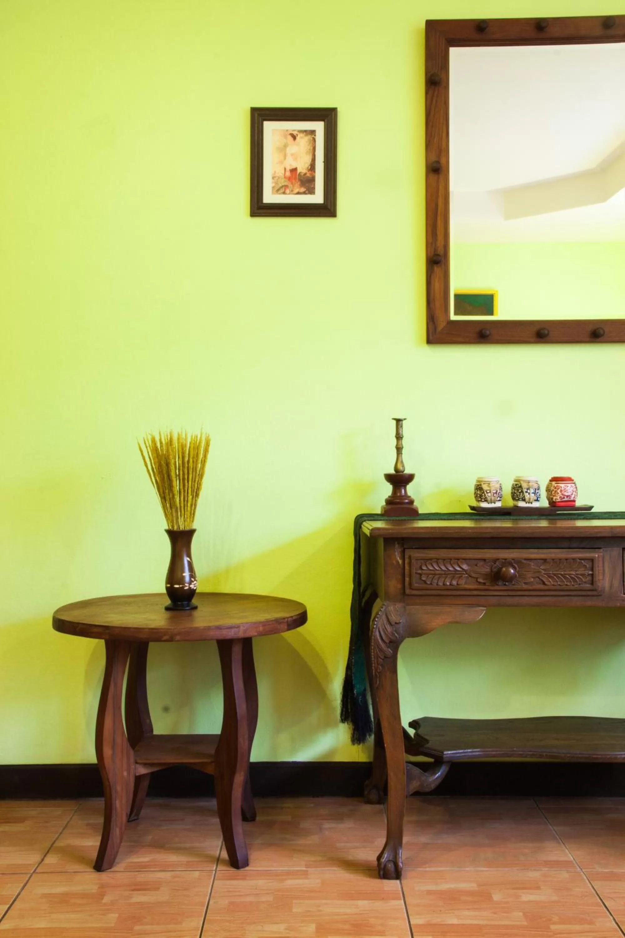 Decorative detail in Joy's House & Tour