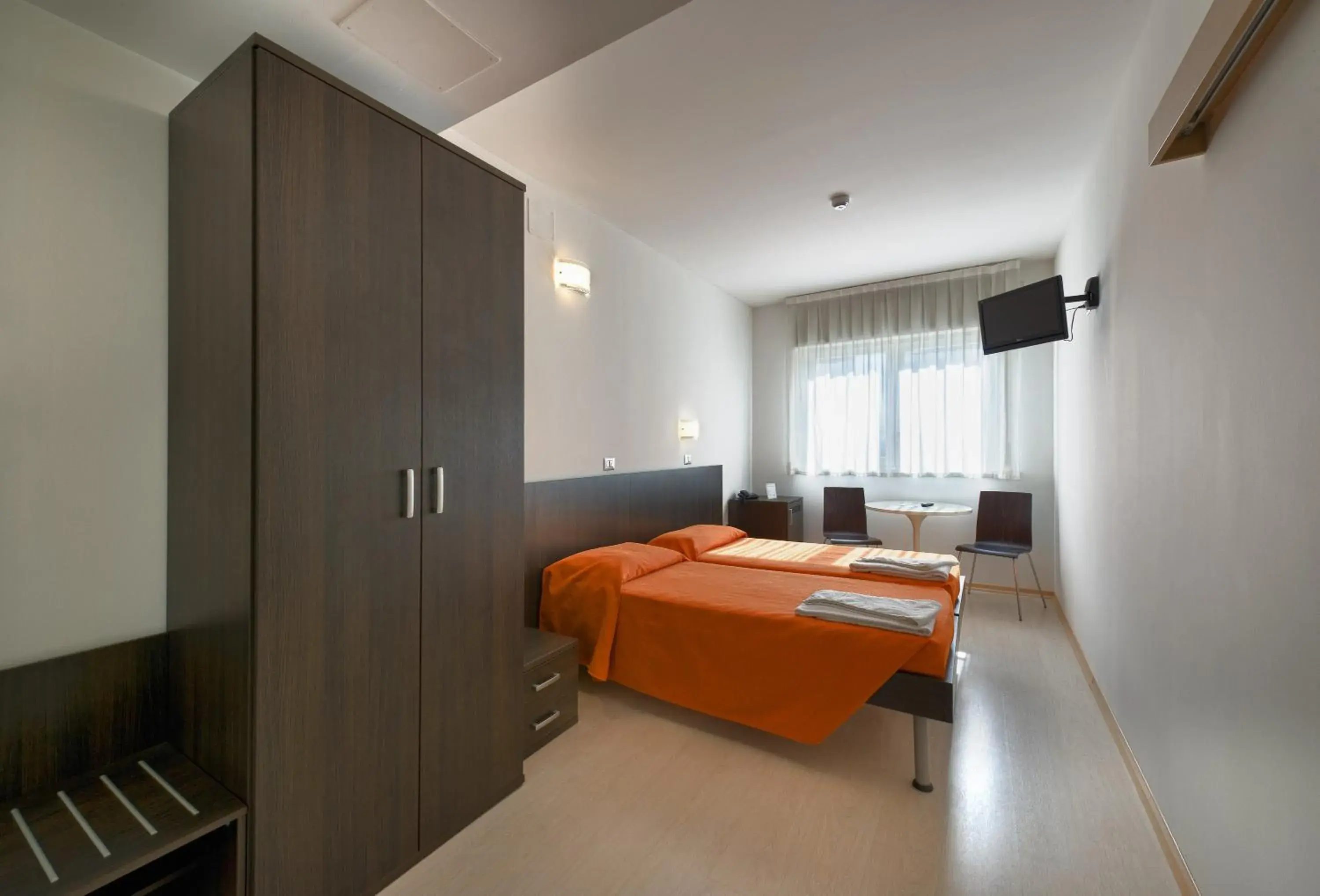 Double or Twin Room in Hotel Sharing Double or Twin Room in Hotel Sharing