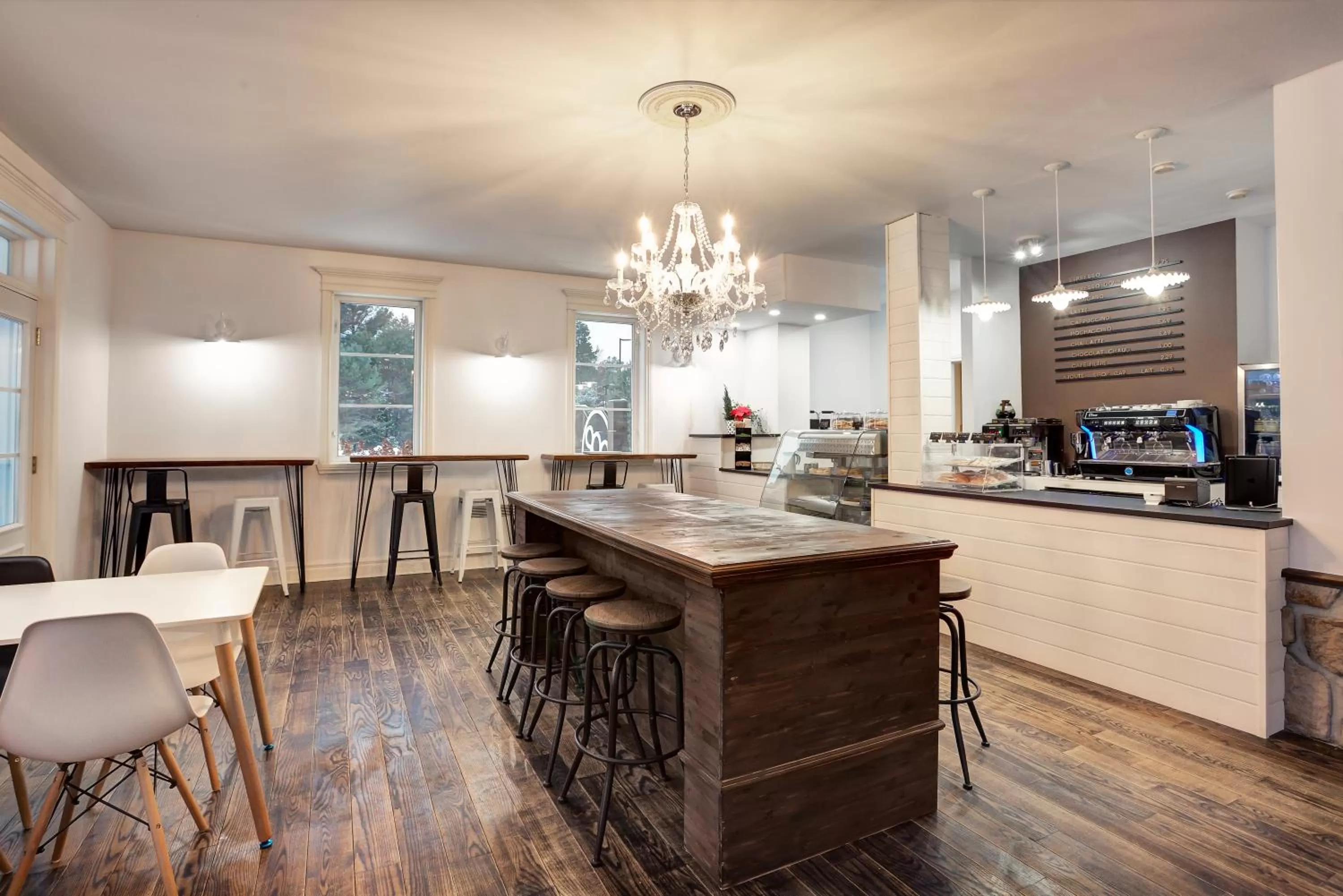 Restaurant/places to eat in Le 900 Tremblant Inn Café and Bistro