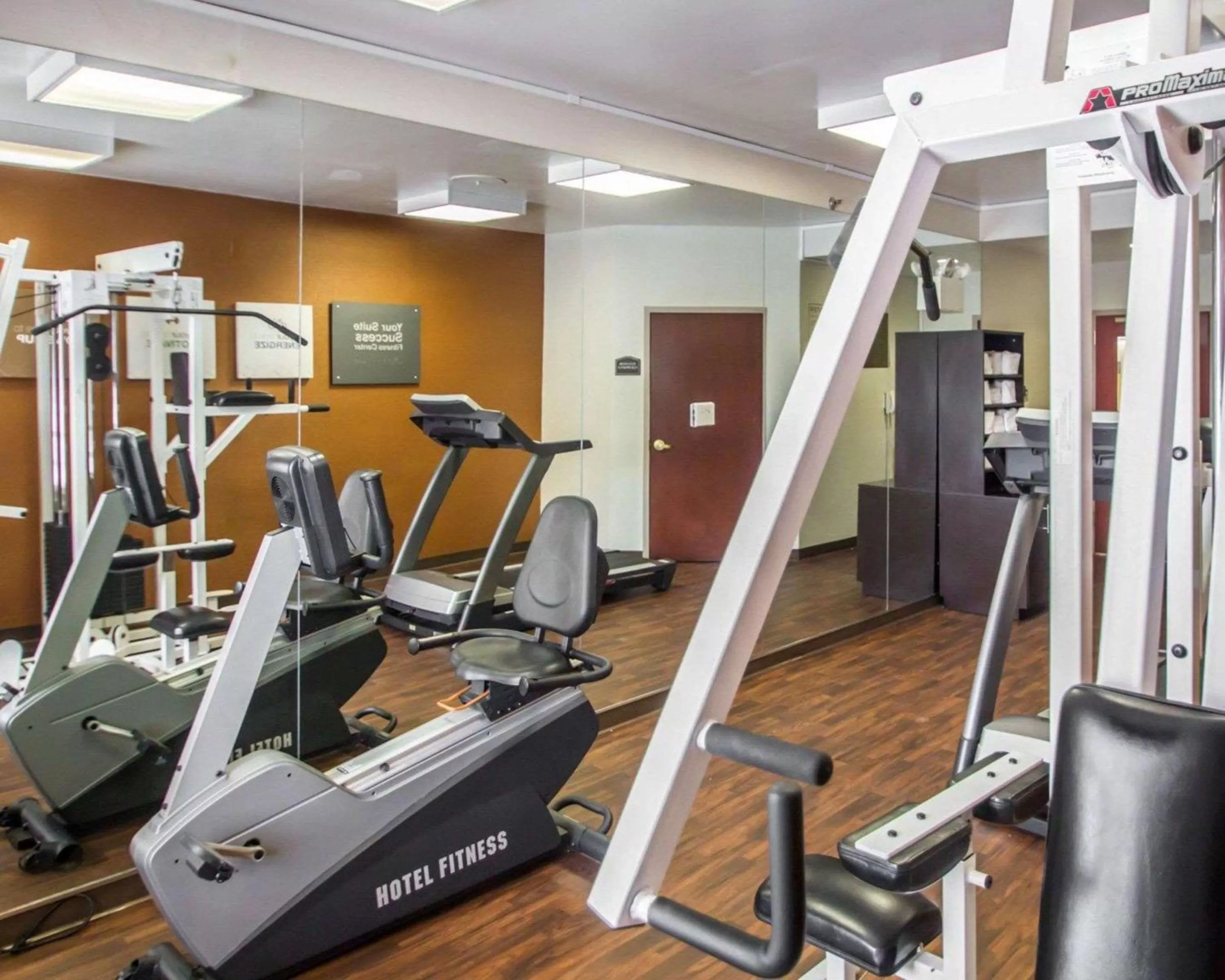 Fitness centre/facilities in Quality Suites NYC Gateway