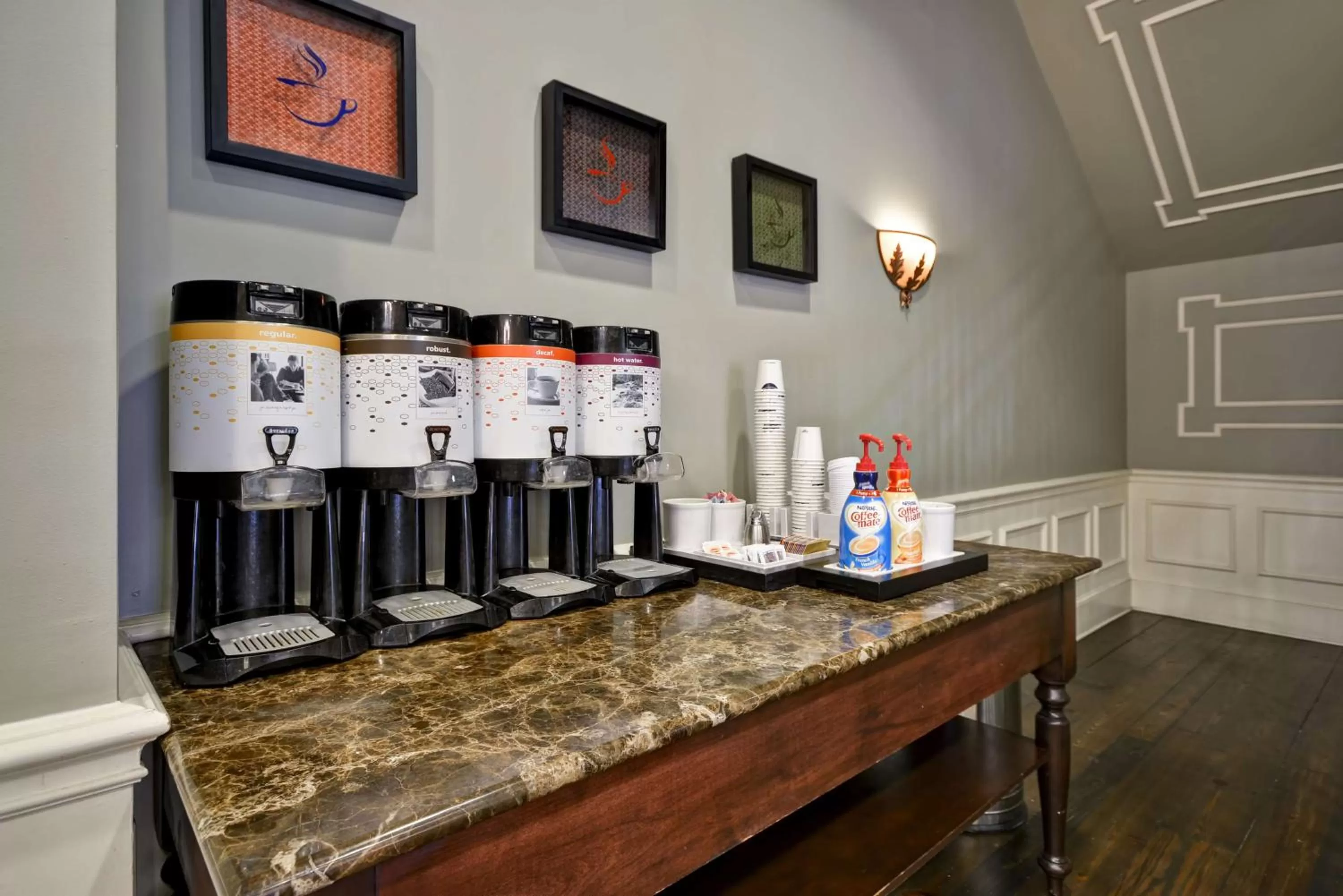 Restaurant/places to eat in Hampton Inn & Suites Savannah Historic District