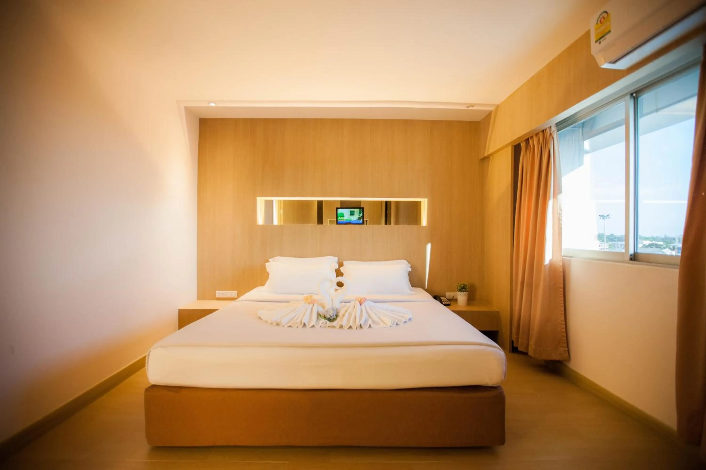 Photo of the whole room, Bed in Golden City Rayong Hotel