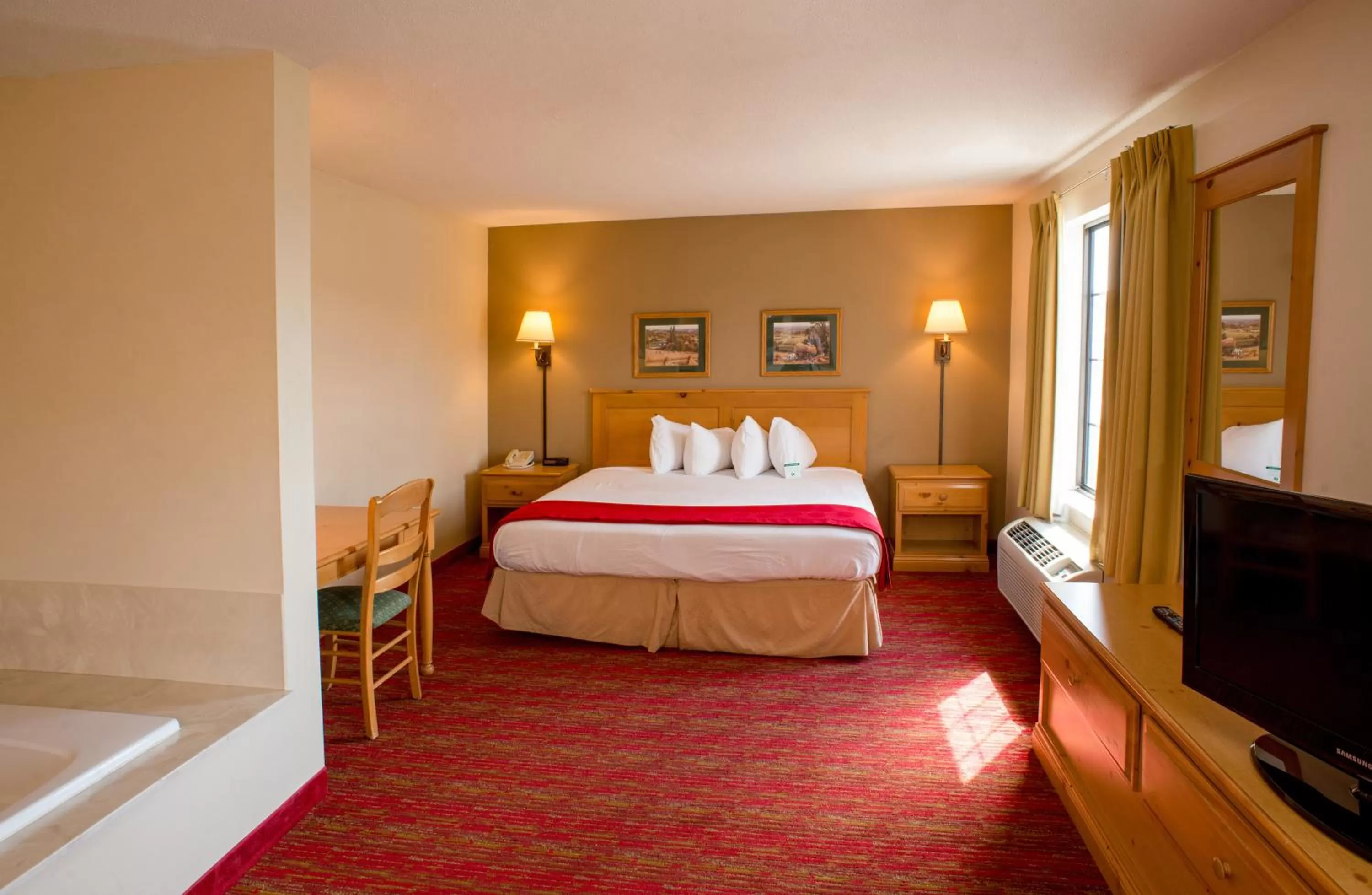 Bed in Summerset Hotel and Suites Rapid City West
