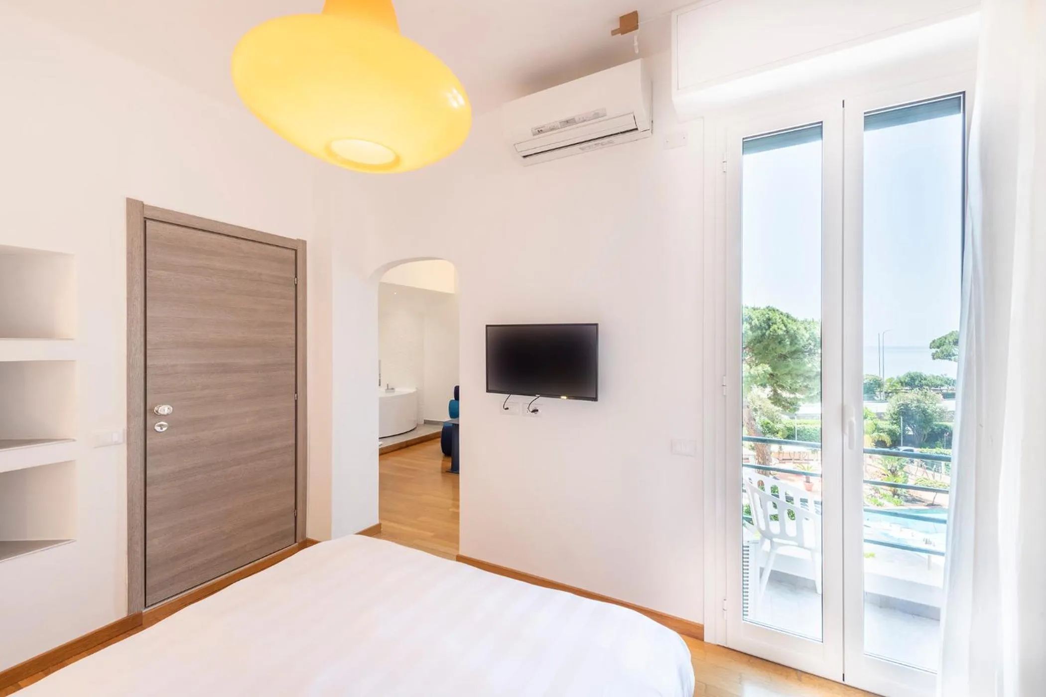 Communal lounge/ TV room, Bed in Hotel San Michele