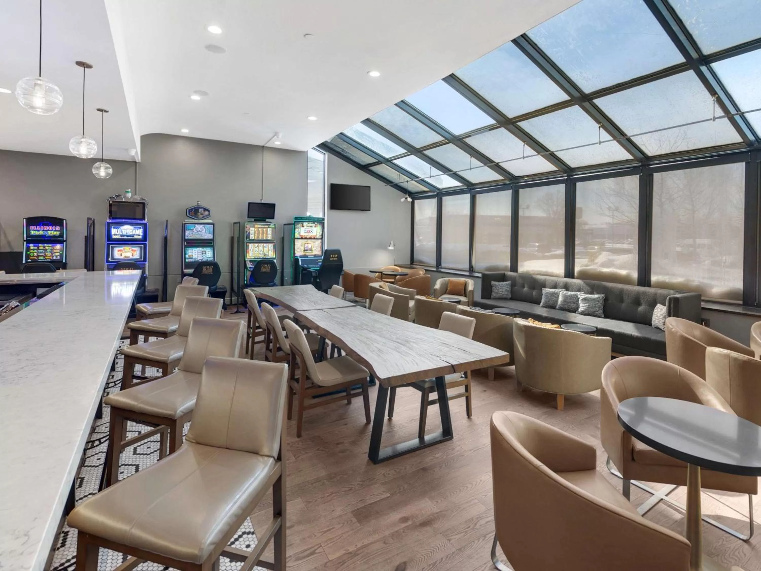 Lounge or bar in Hilton Chicago/Oak Lawn