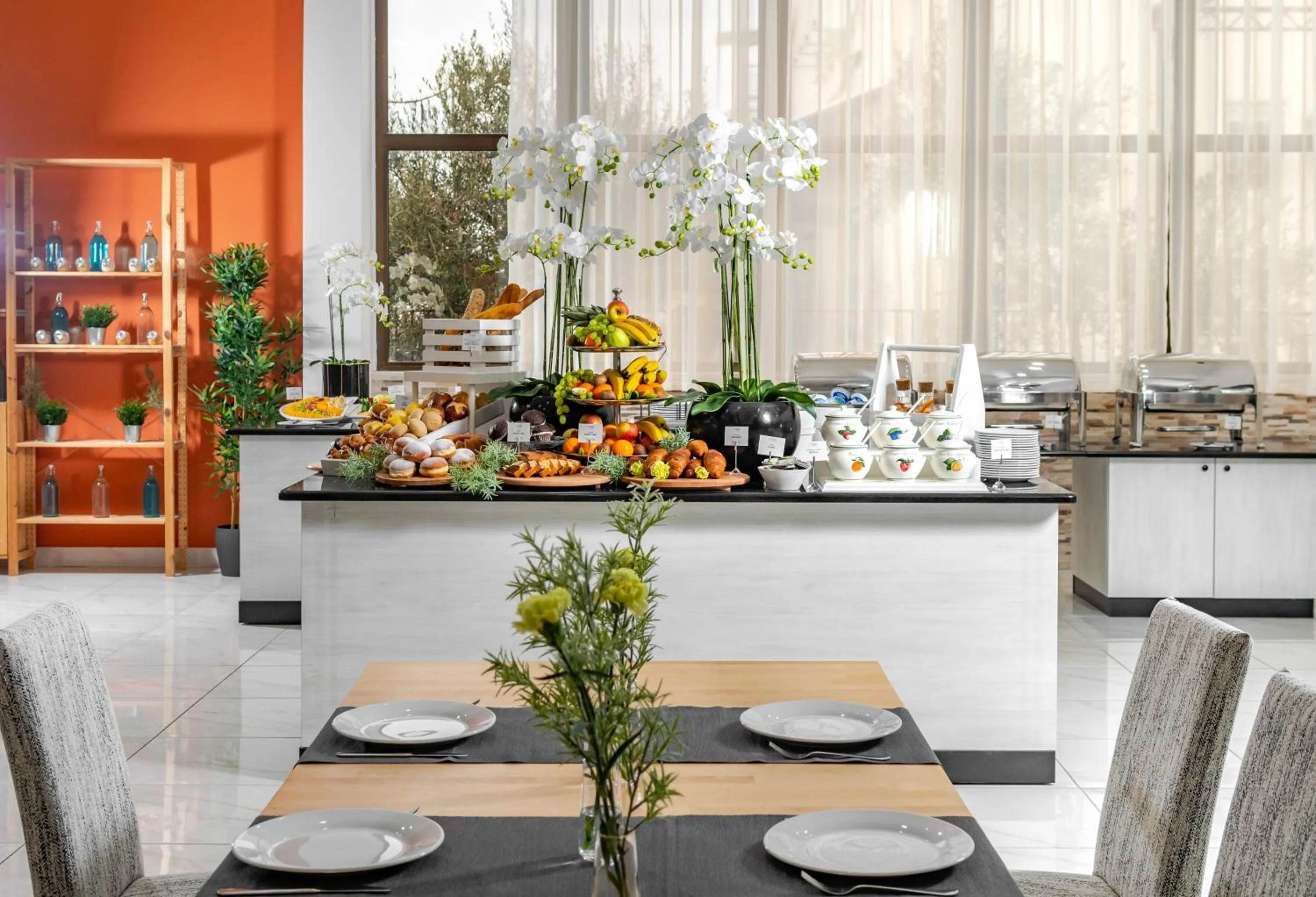 Restaurant/places to eat in Hotel Split Inn by President