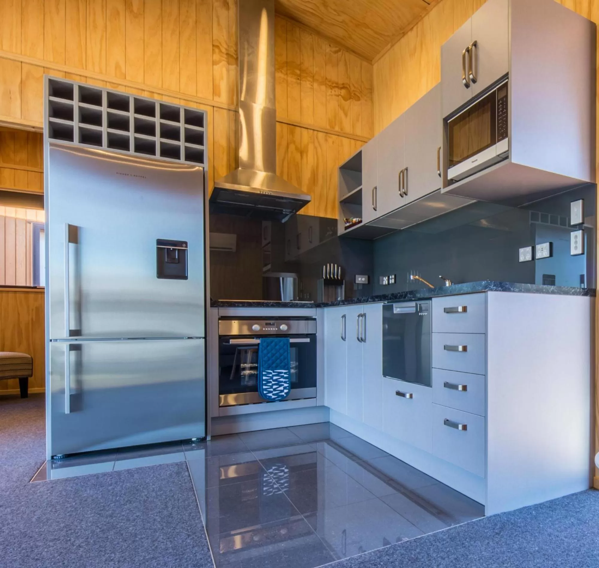 Kitchen or kitchenette in Apartments at Queenstown TOP 10 Holiday Park