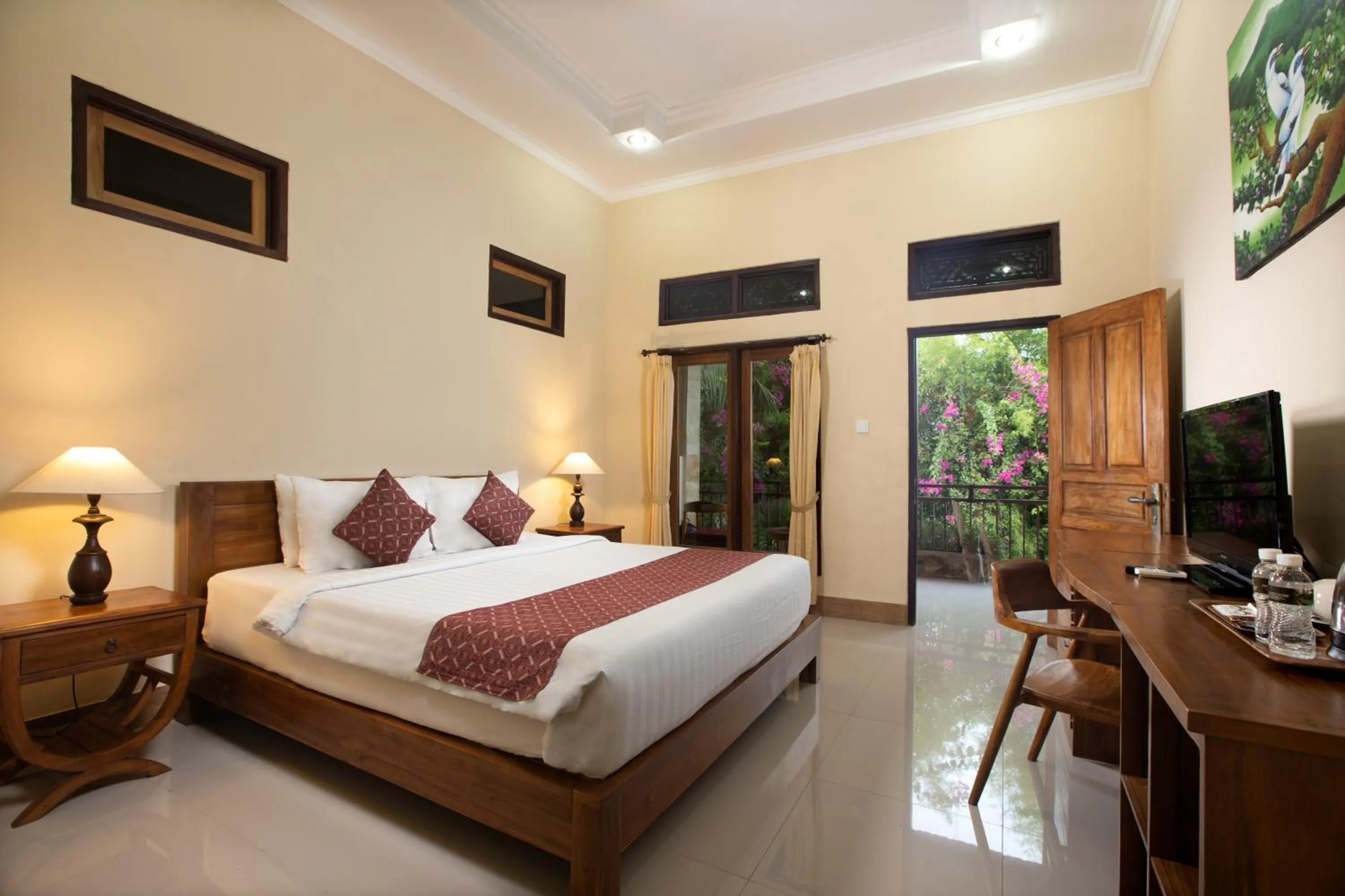 Photo of the whole room, Bed in Uma Sari Cottage by Mahaputra