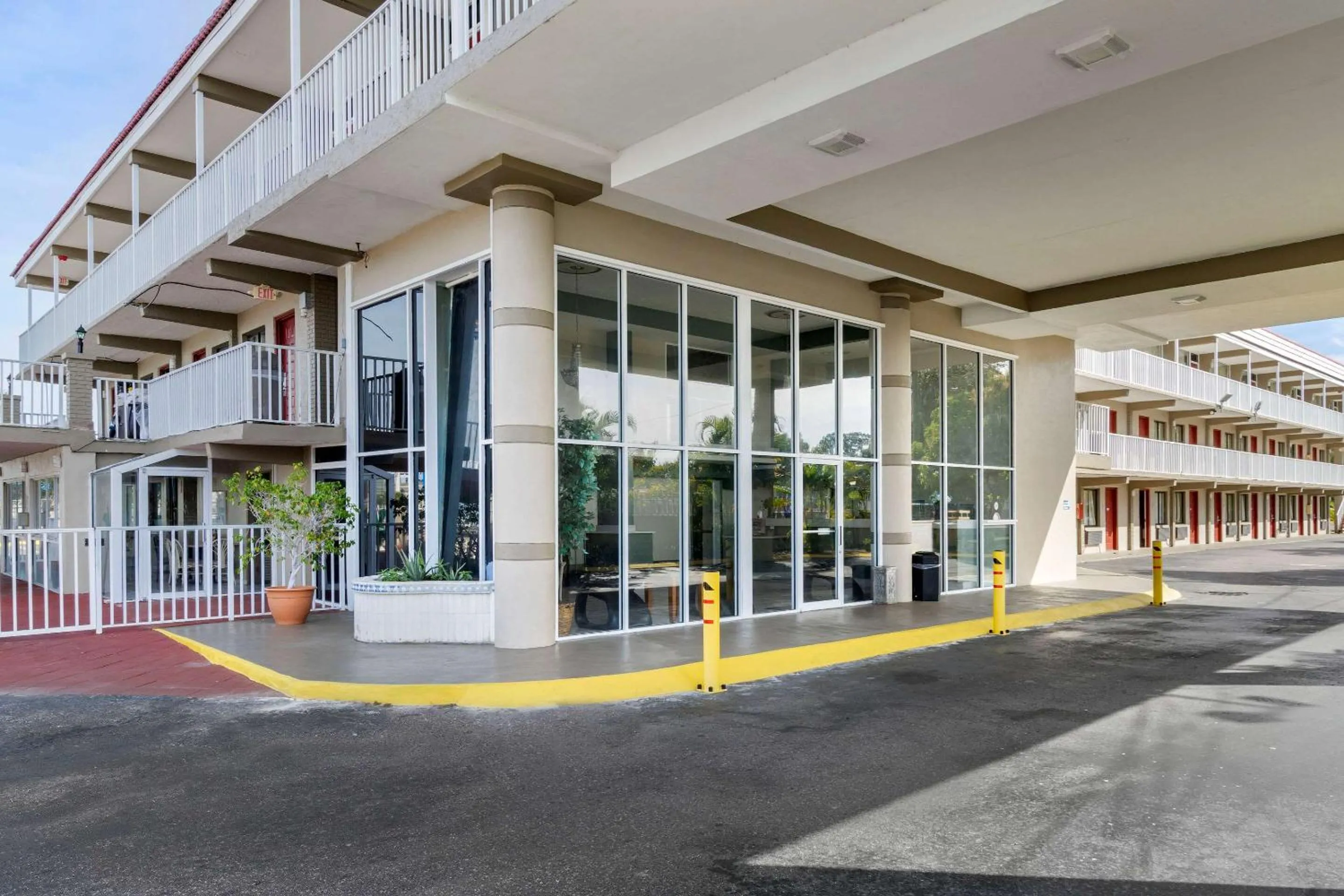 Property building in Rodeway Inn Clearwater-Largo
